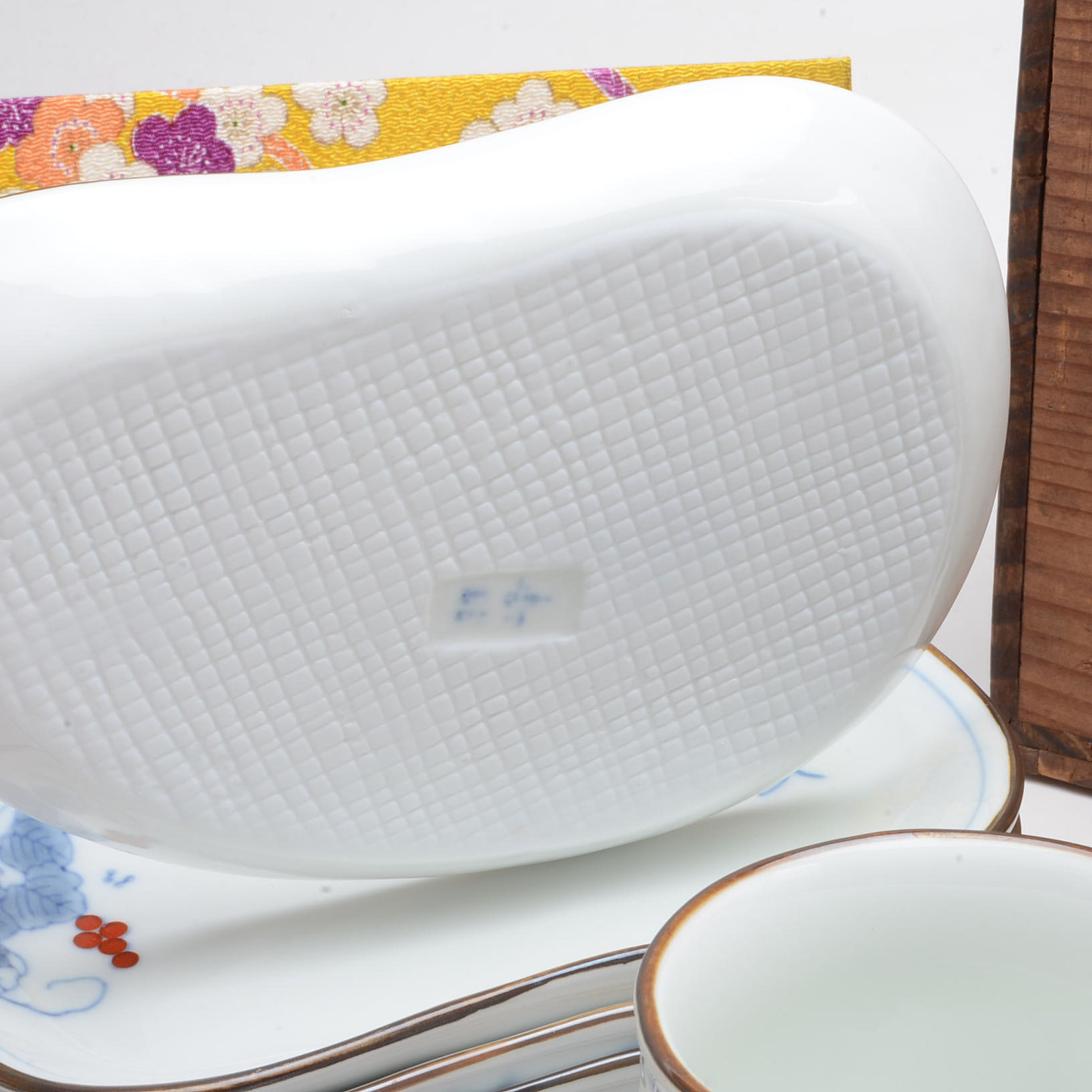 Assorted Japanese Decorative Items