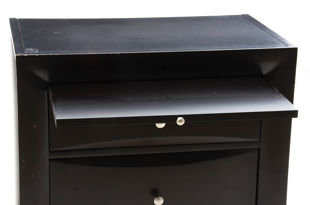 Pair of Contemporary End Tables in Black