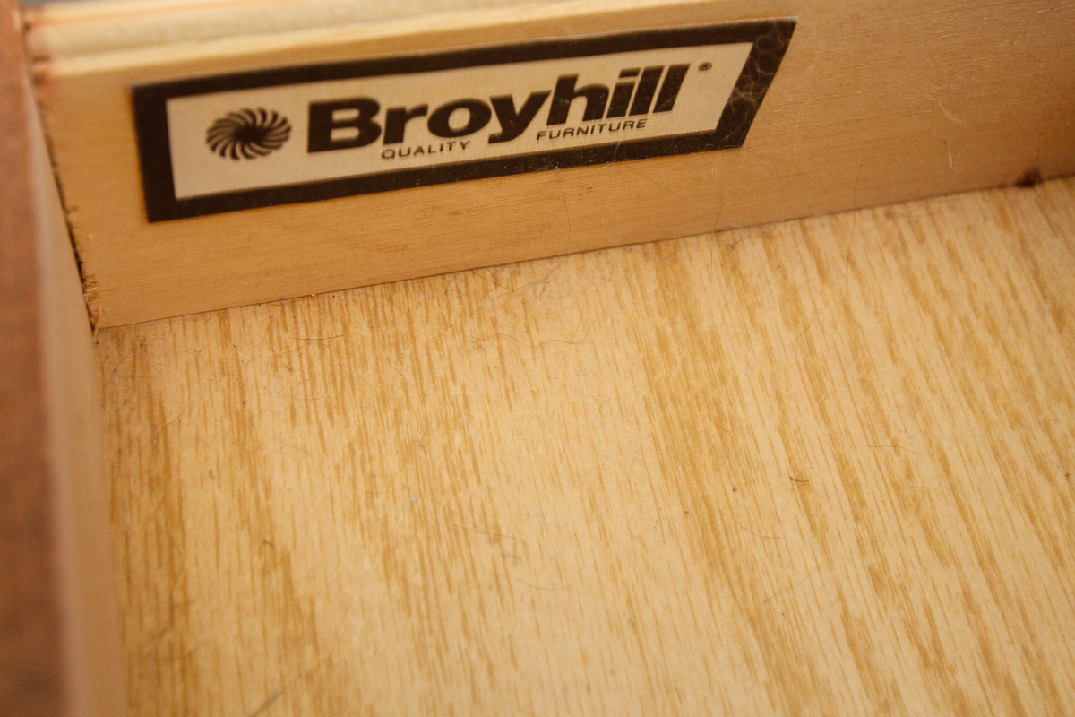 Vintage Queen Anne Style Cherry End Table by Broyhill