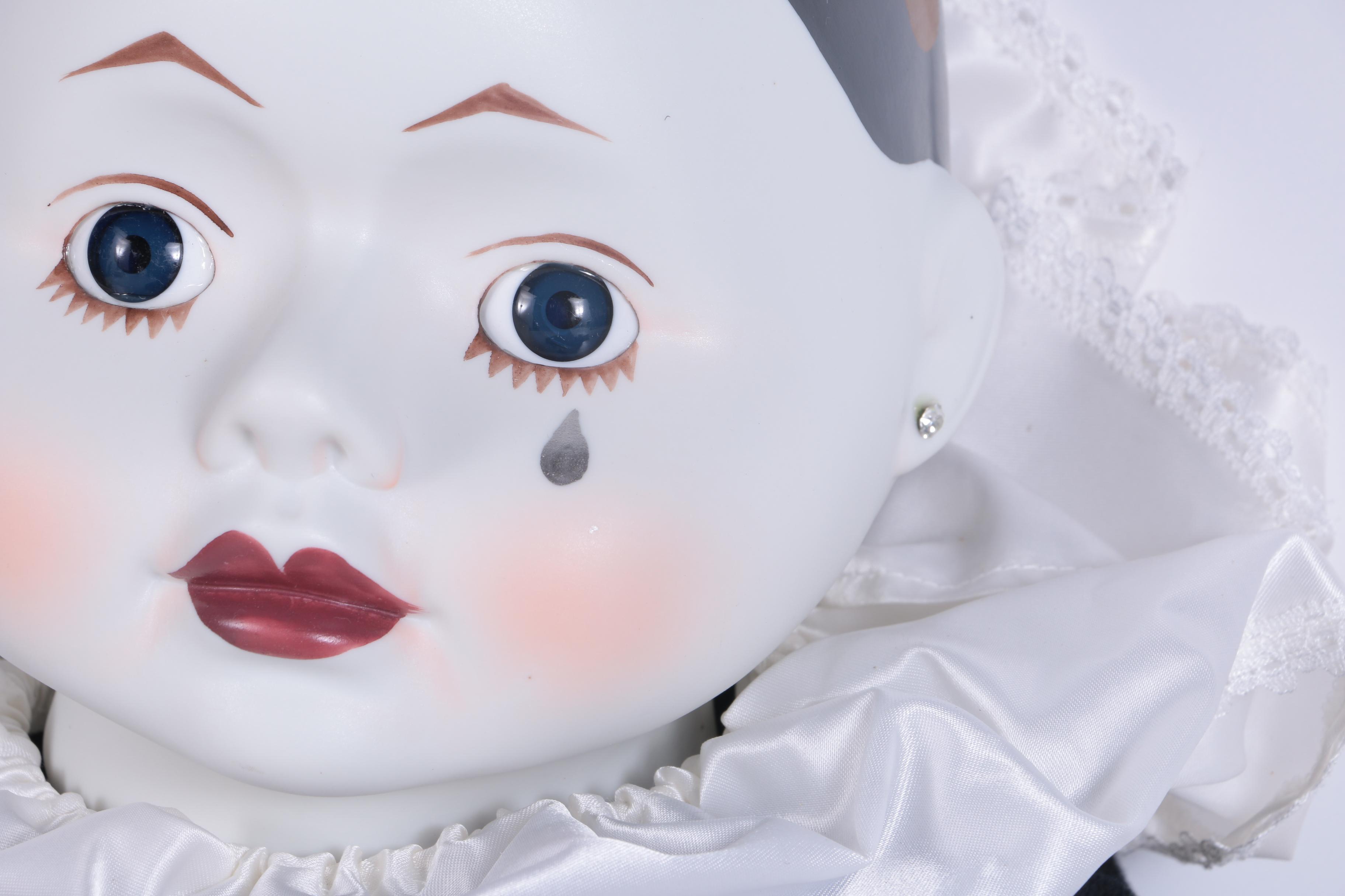 Victoria Ashlea Porcelain Musical Collector Doll