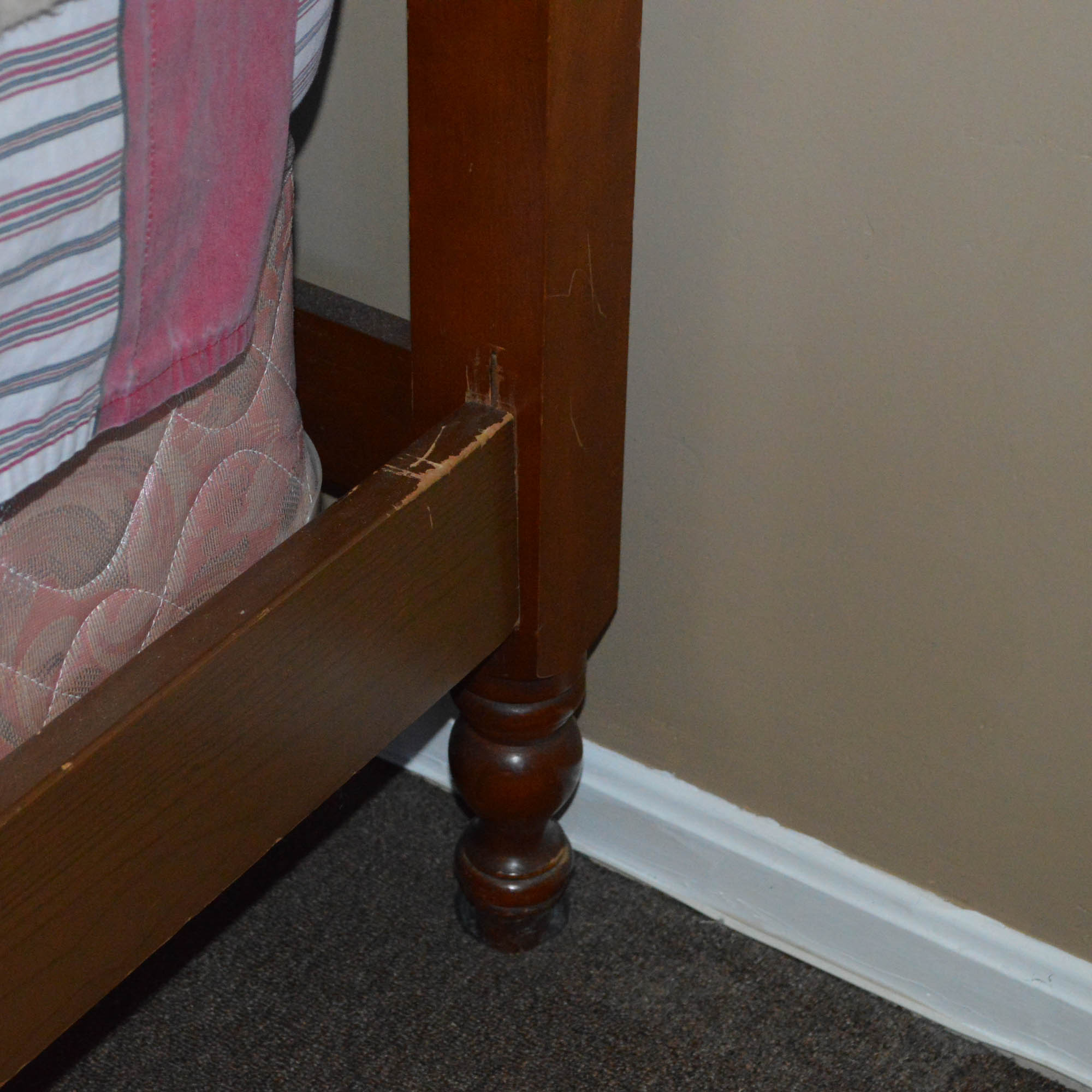 Vintage Colonial Style Maple Bed Frame in Full-Size