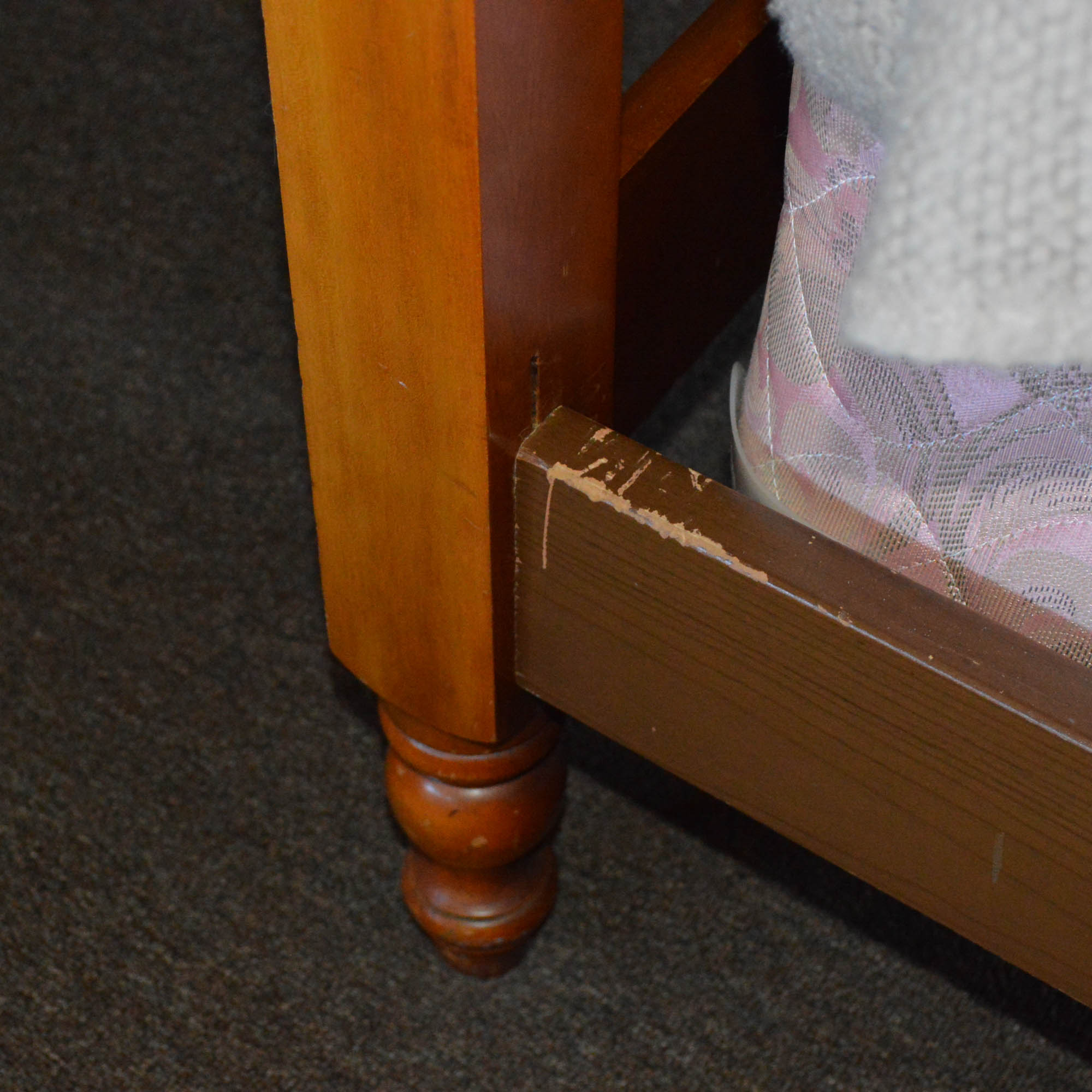 Vintage Colonial Style Maple Bed Frame in Full-Size