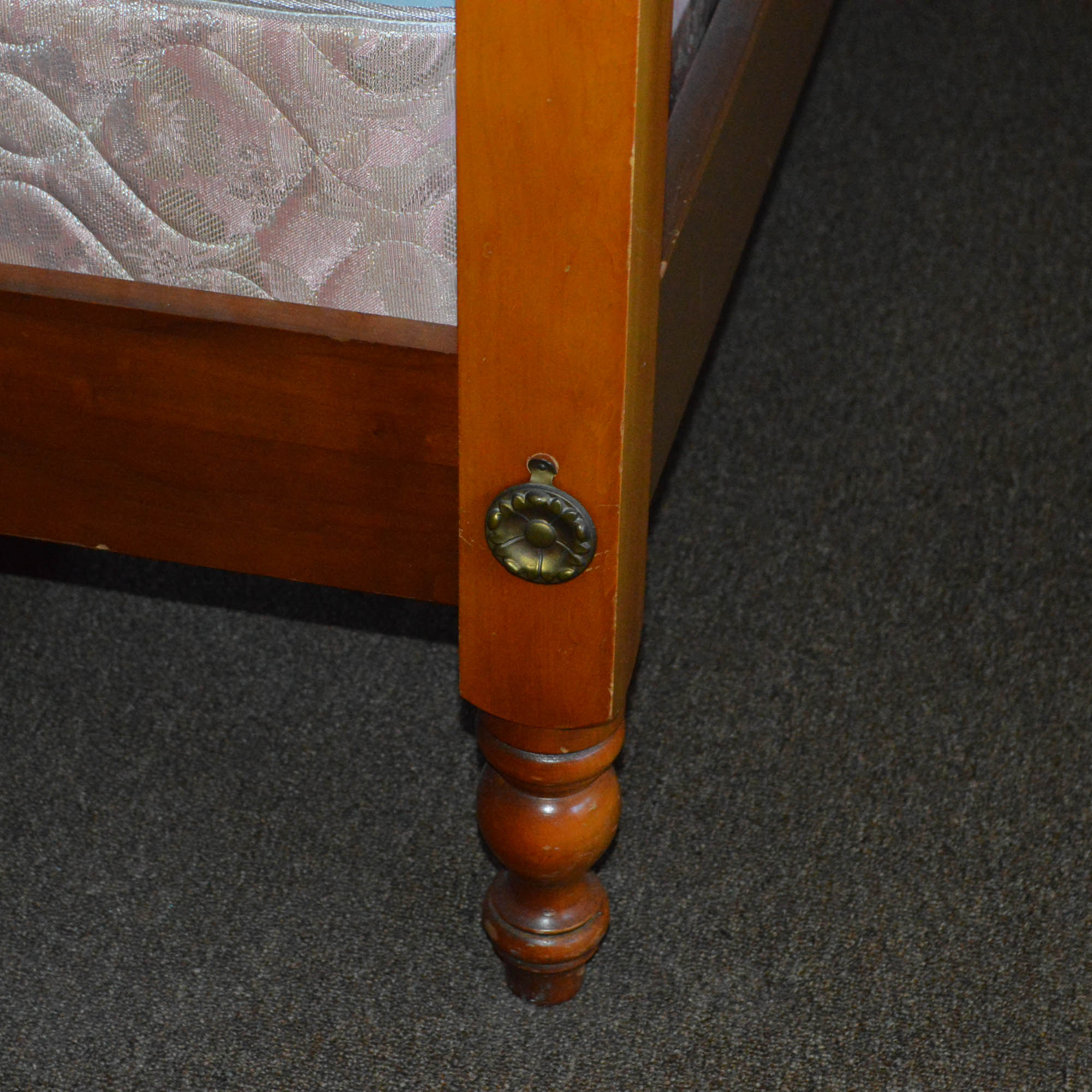 Vintage Colonial Style Maple Bed Frame in Full-Size