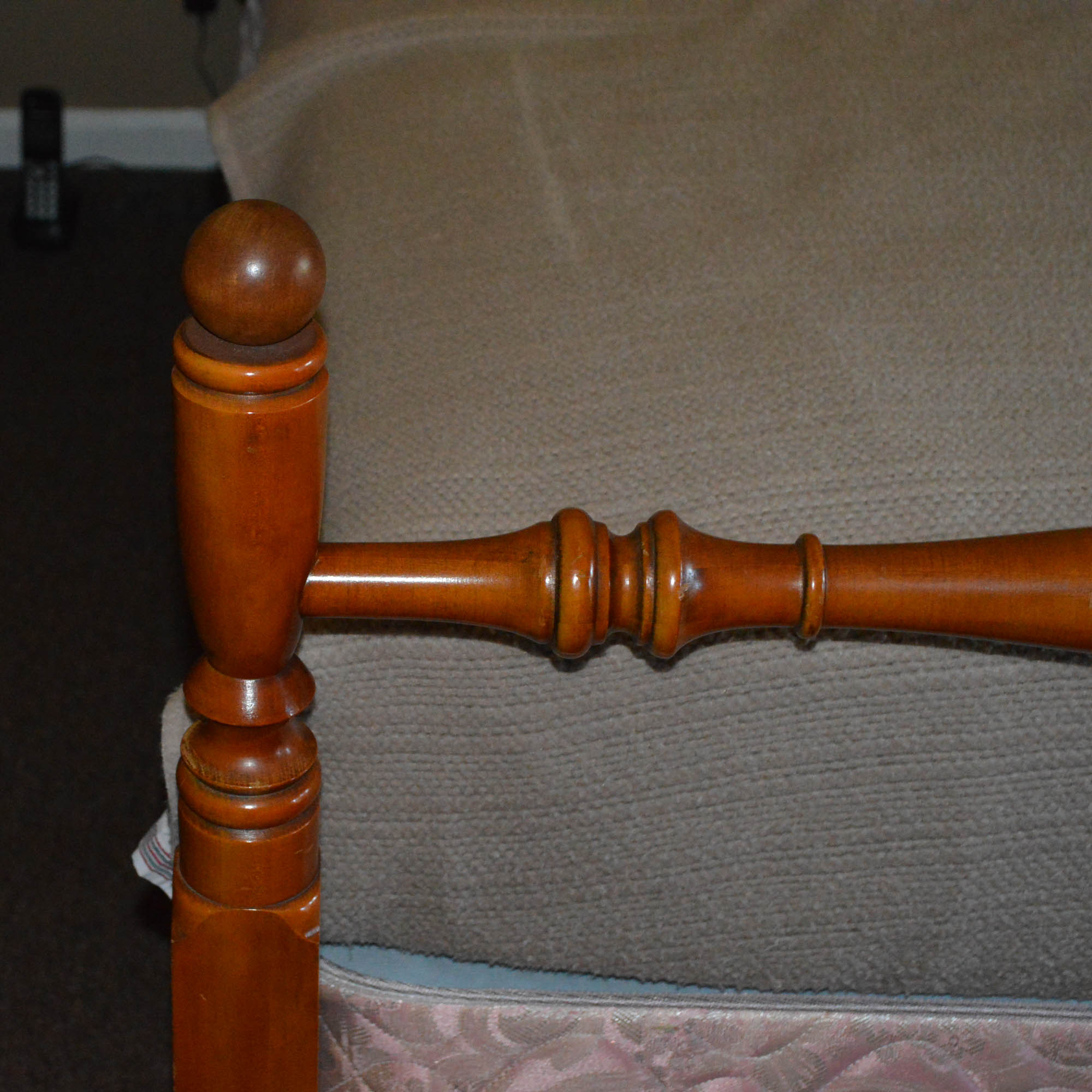 Vintage Colonial Style Maple Bed Frame in Full-Size