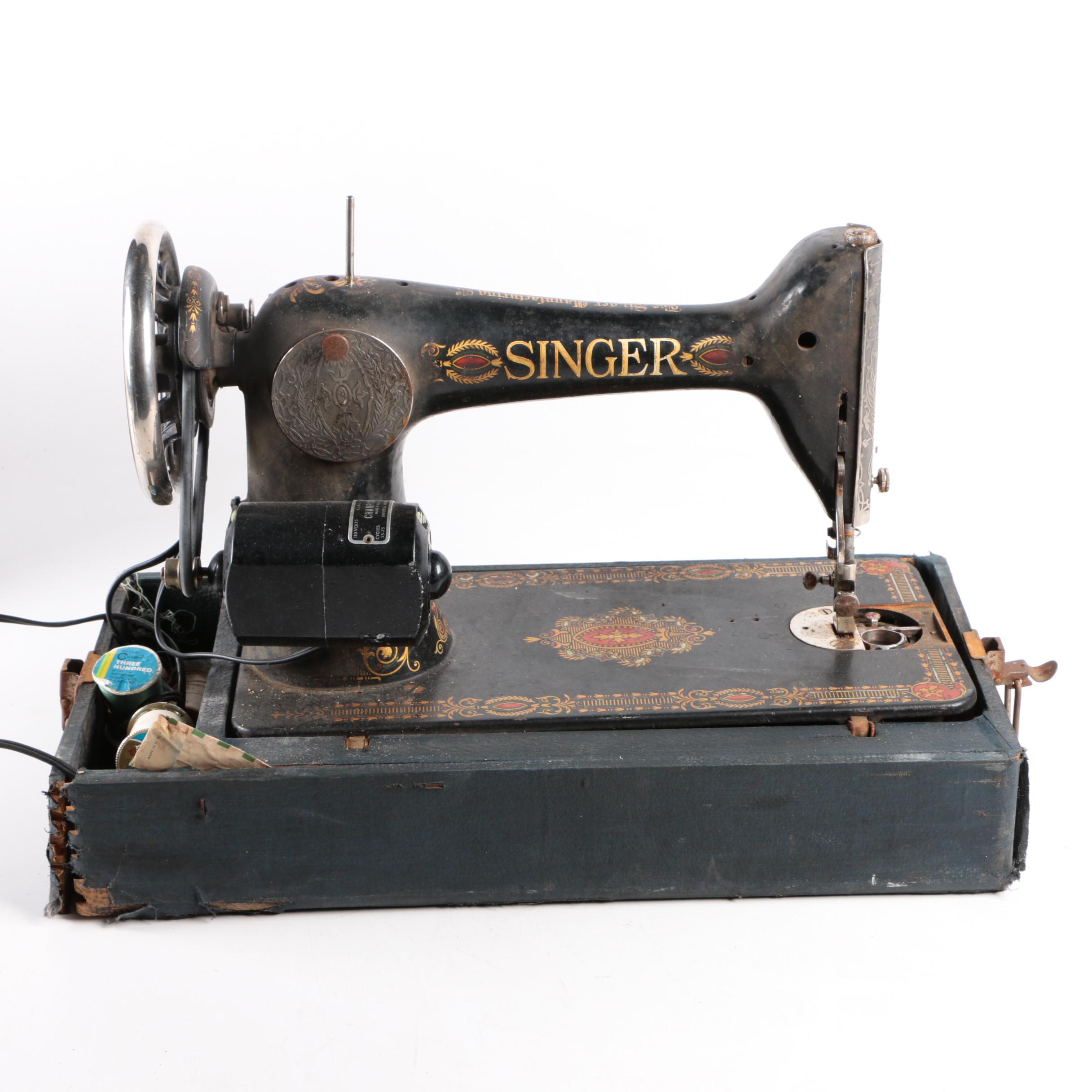 Early 20th Century Singer Sewing Machine
