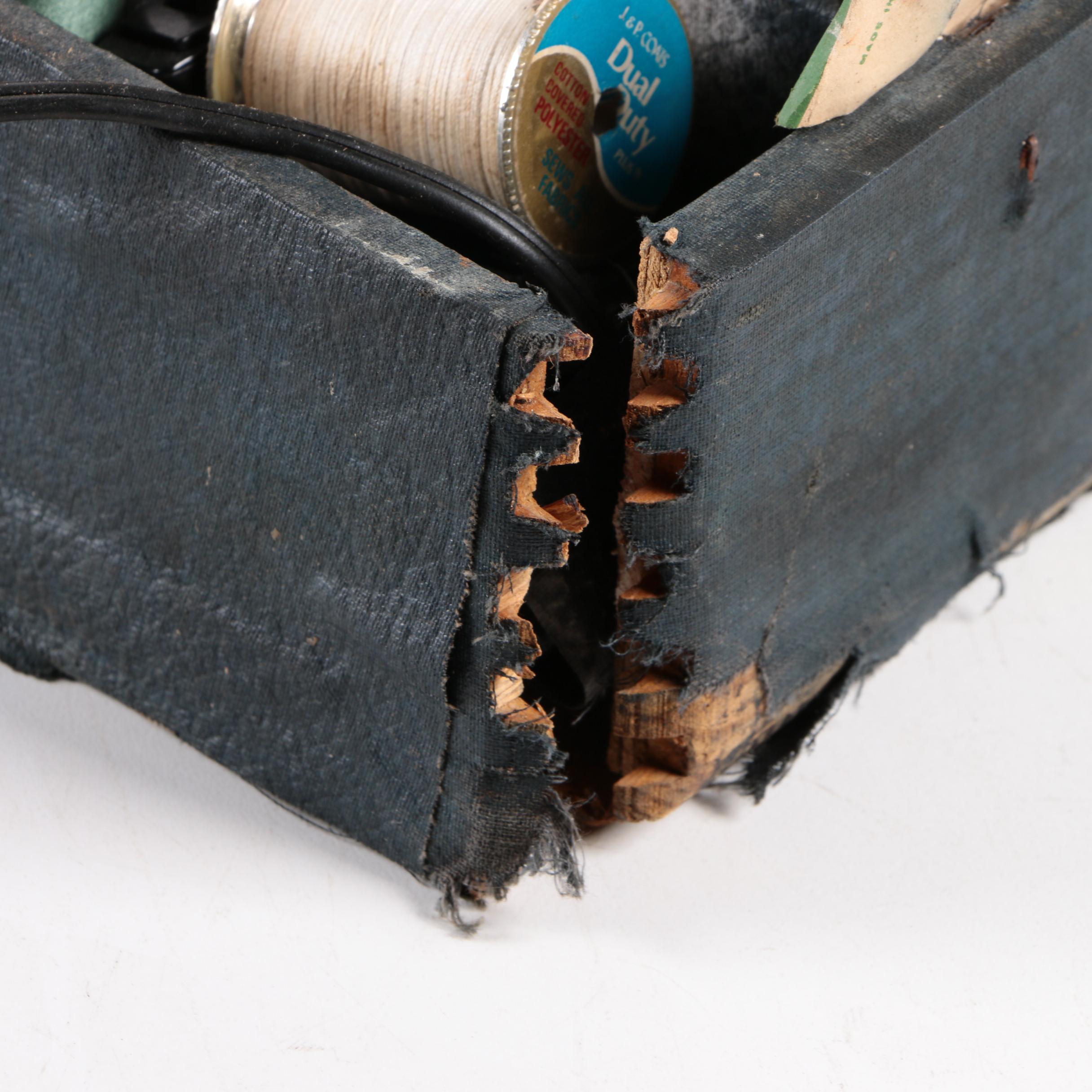 Early 20th Century Singer Sewing Machine