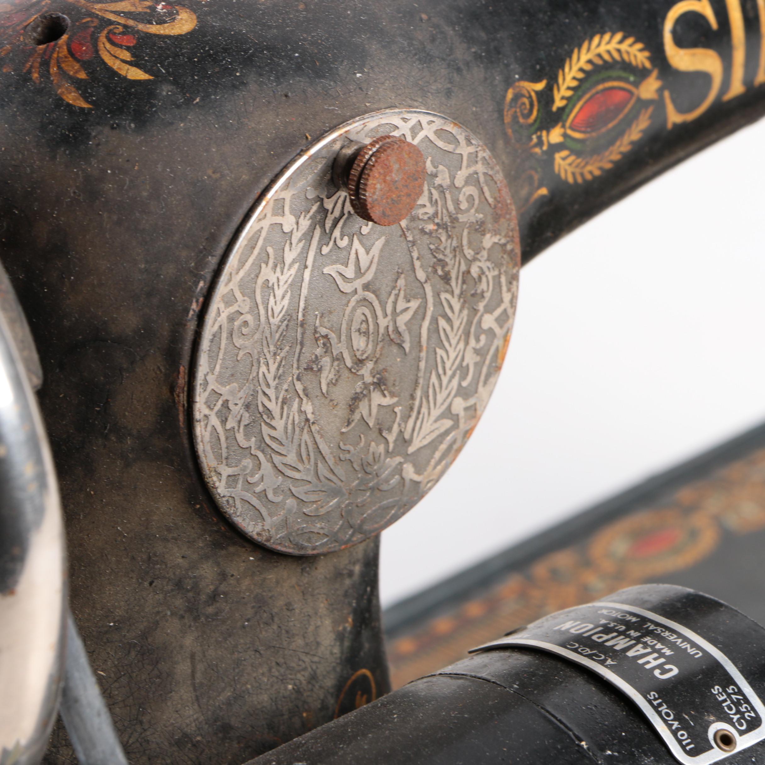 Early 20th Century Singer Sewing Machine