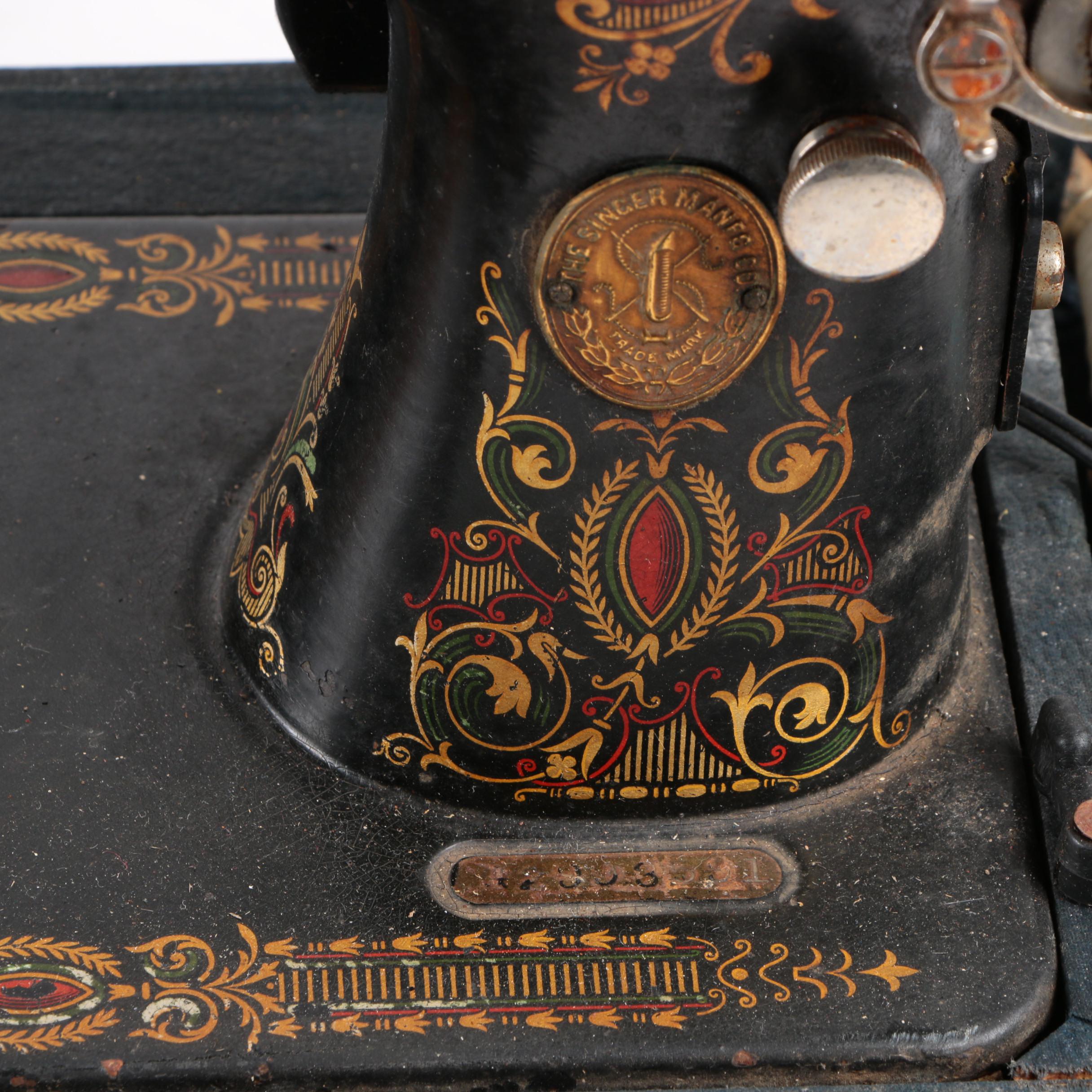 Early 20th Century Singer Sewing Machine