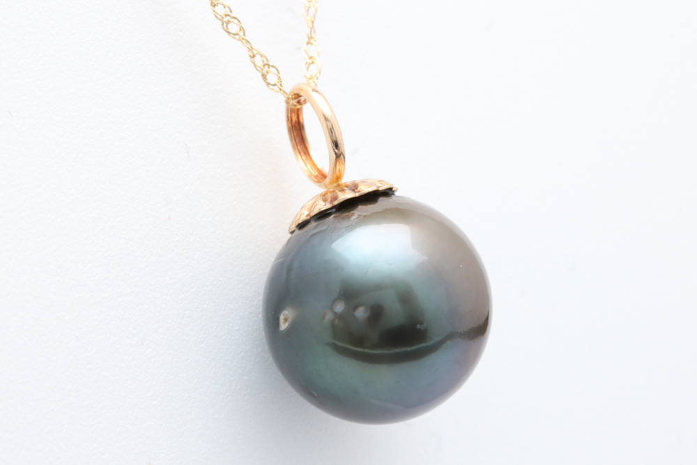 14K Yellow Gold and Tahitian Pearl Pendant with Chain