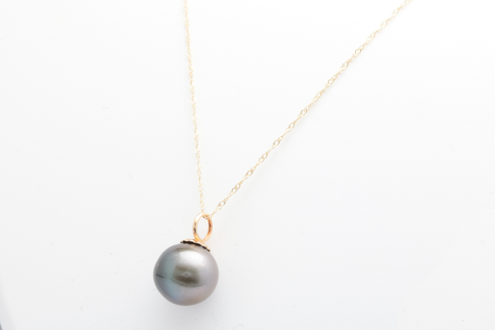 14K Yellow Gold and Tahitian Pearl Pendant with Chain