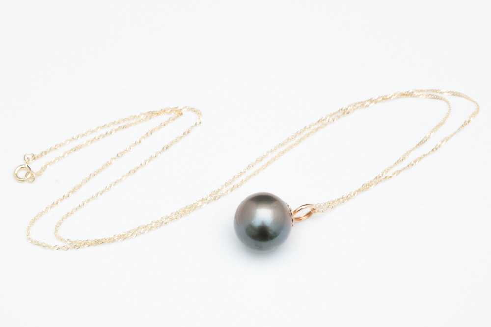 14K Yellow Gold and Tahitian Pearl Pendant with Chain