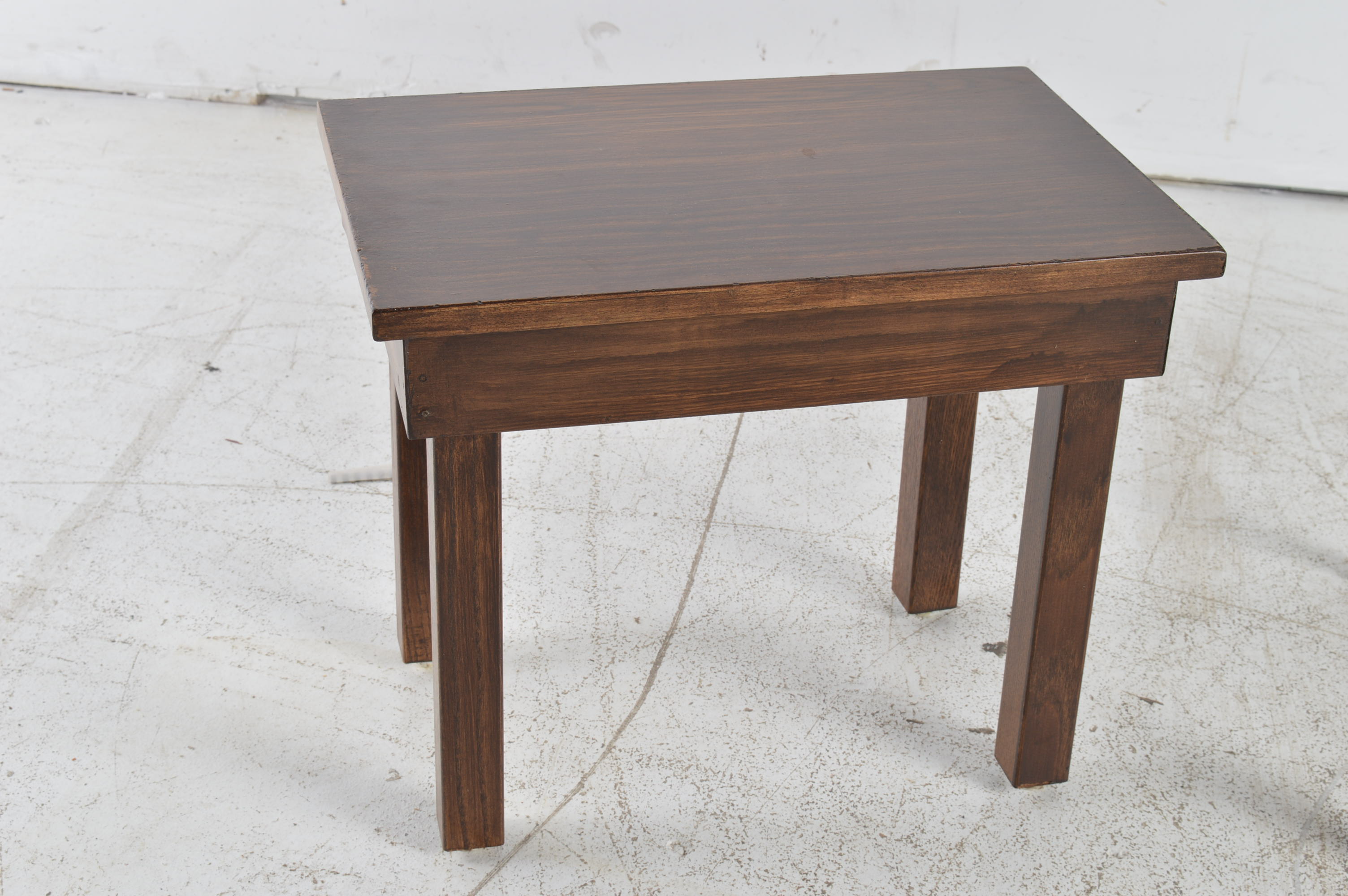 Universal Super De Luxe Sewing Machine with Table and Bench