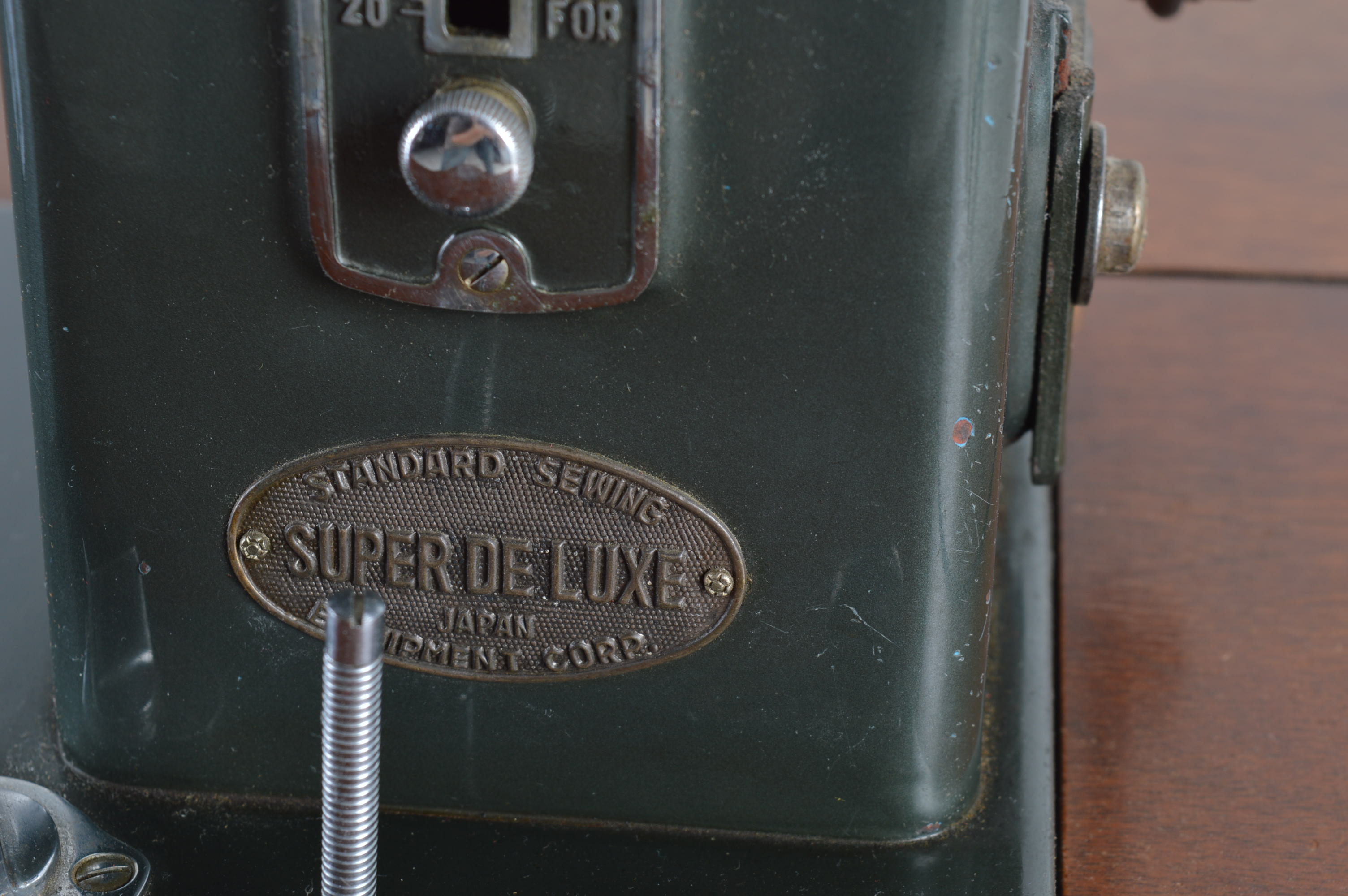 Universal Super De Luxe Sewing Machine with Table and Bench