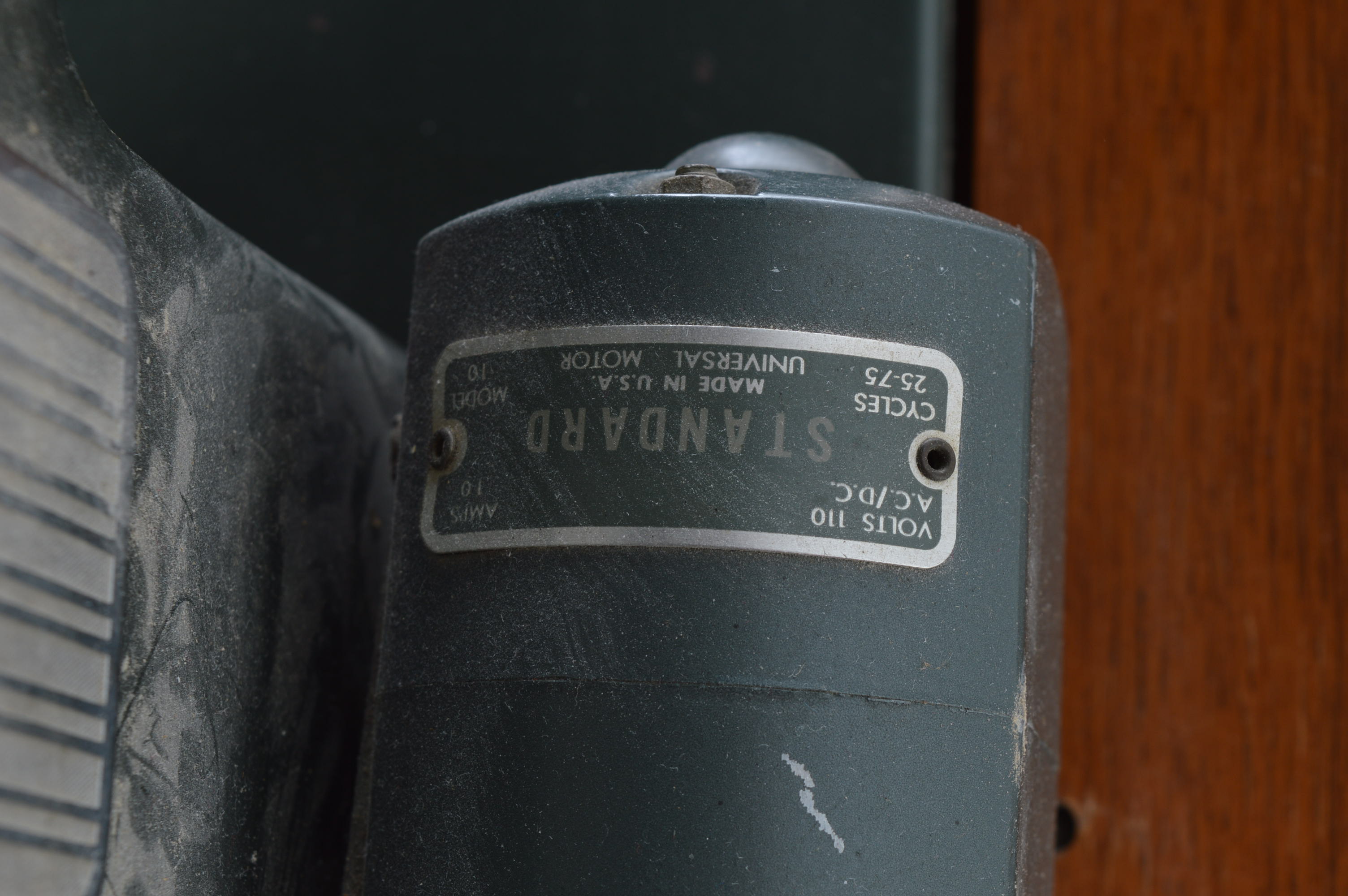 Universal Super De Luxe Sewing Machine with Table and Bench