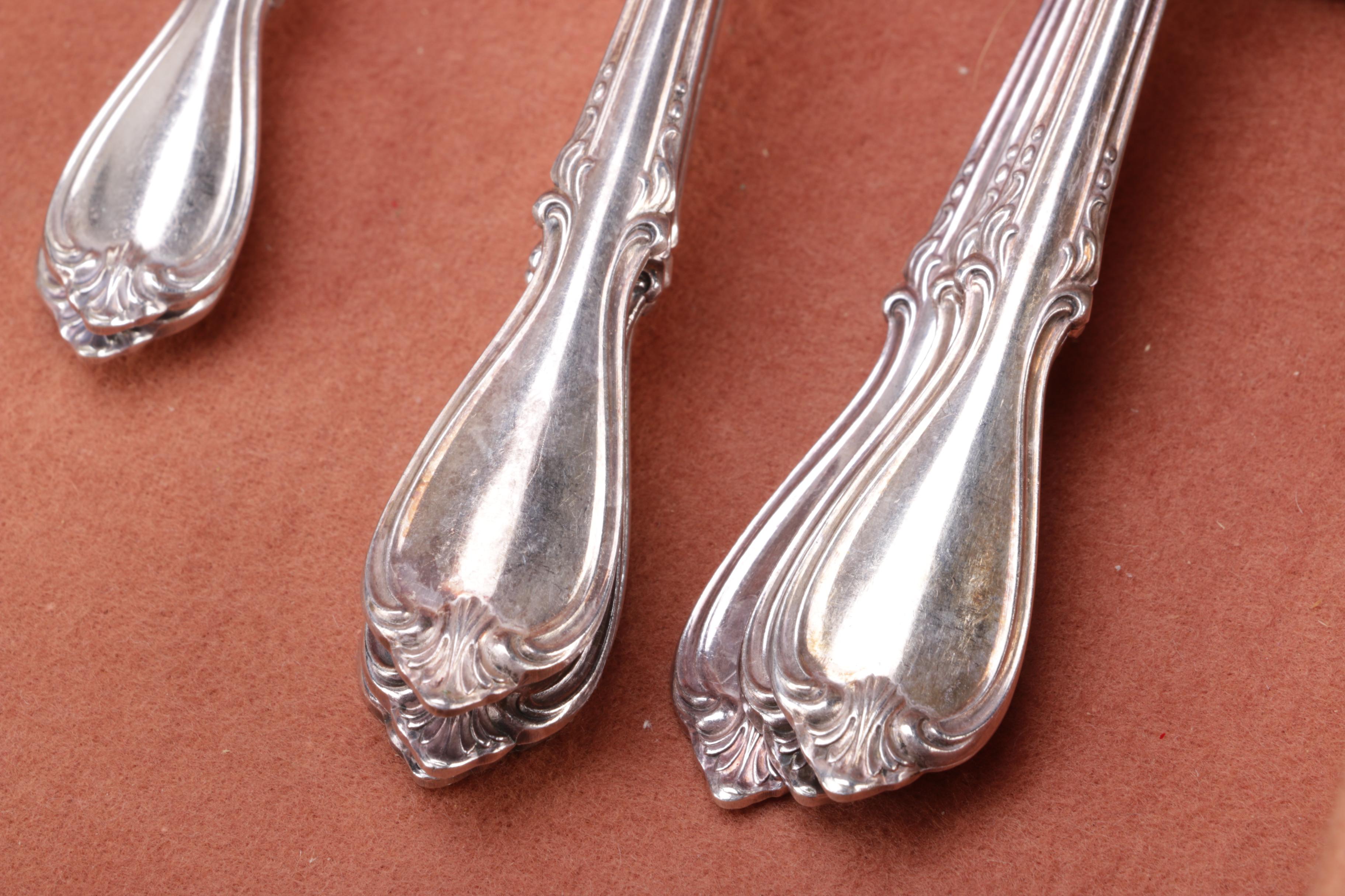 Wm. Rogers "Memory: Southern Splendor" Silver Plate Flatware Set