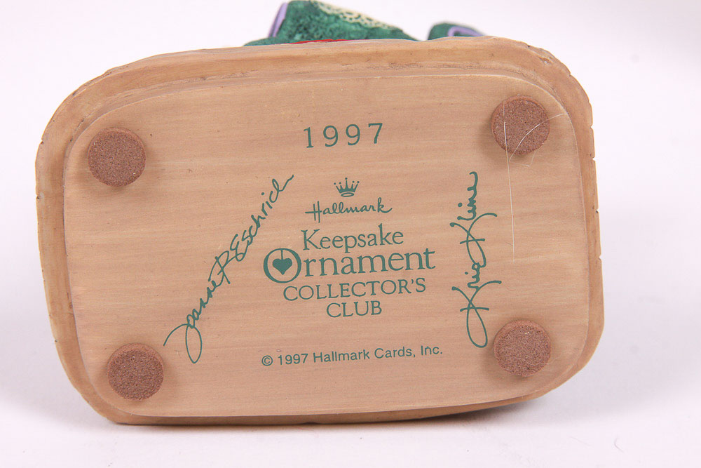 Hallmark Keepsake Studio Edition Tabletop Display