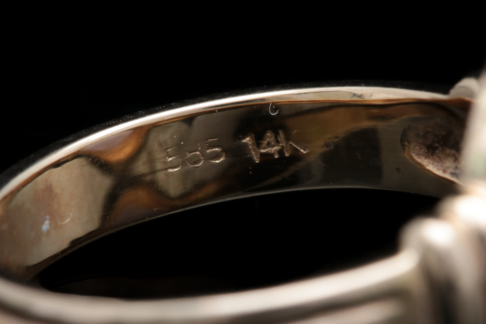 14K Yellow Gold and Purple Jadeite Ring