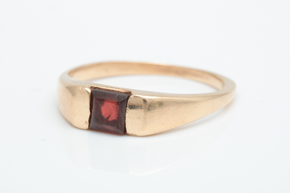 14K Yellow Gold and Garnet Ring