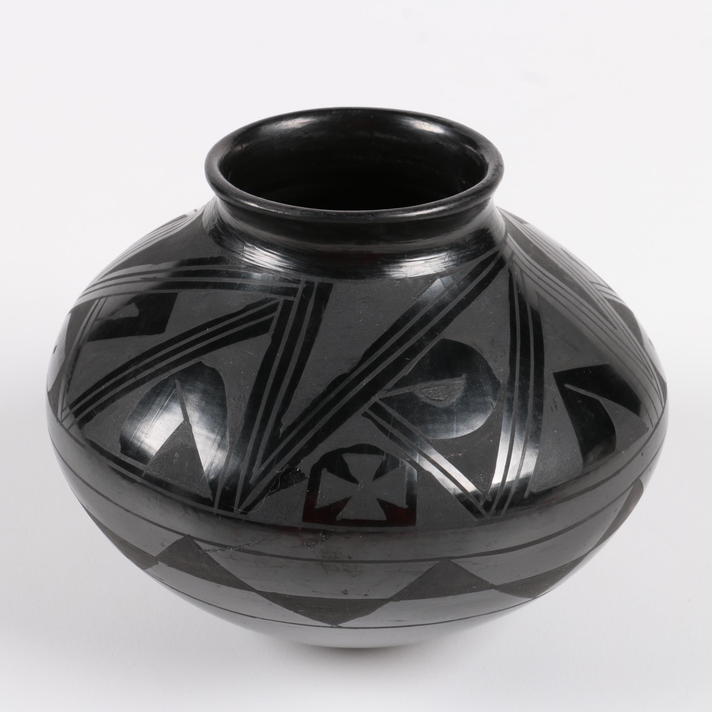 Mata Ortiz Black on Black Bowl Signed Flora Rodriguez