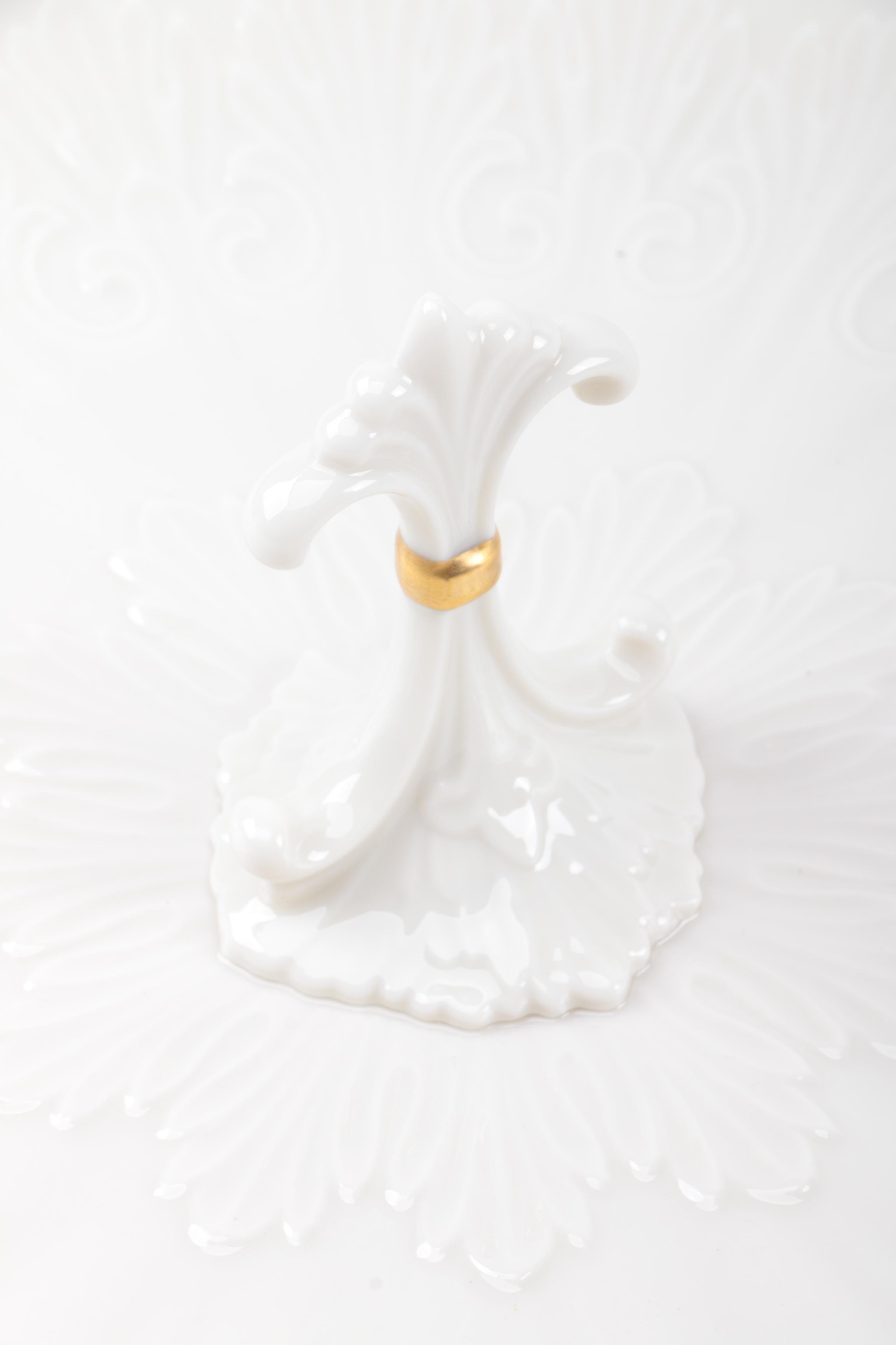 Lenox "Giftware" Trivet and "Chateau" Serving Tray