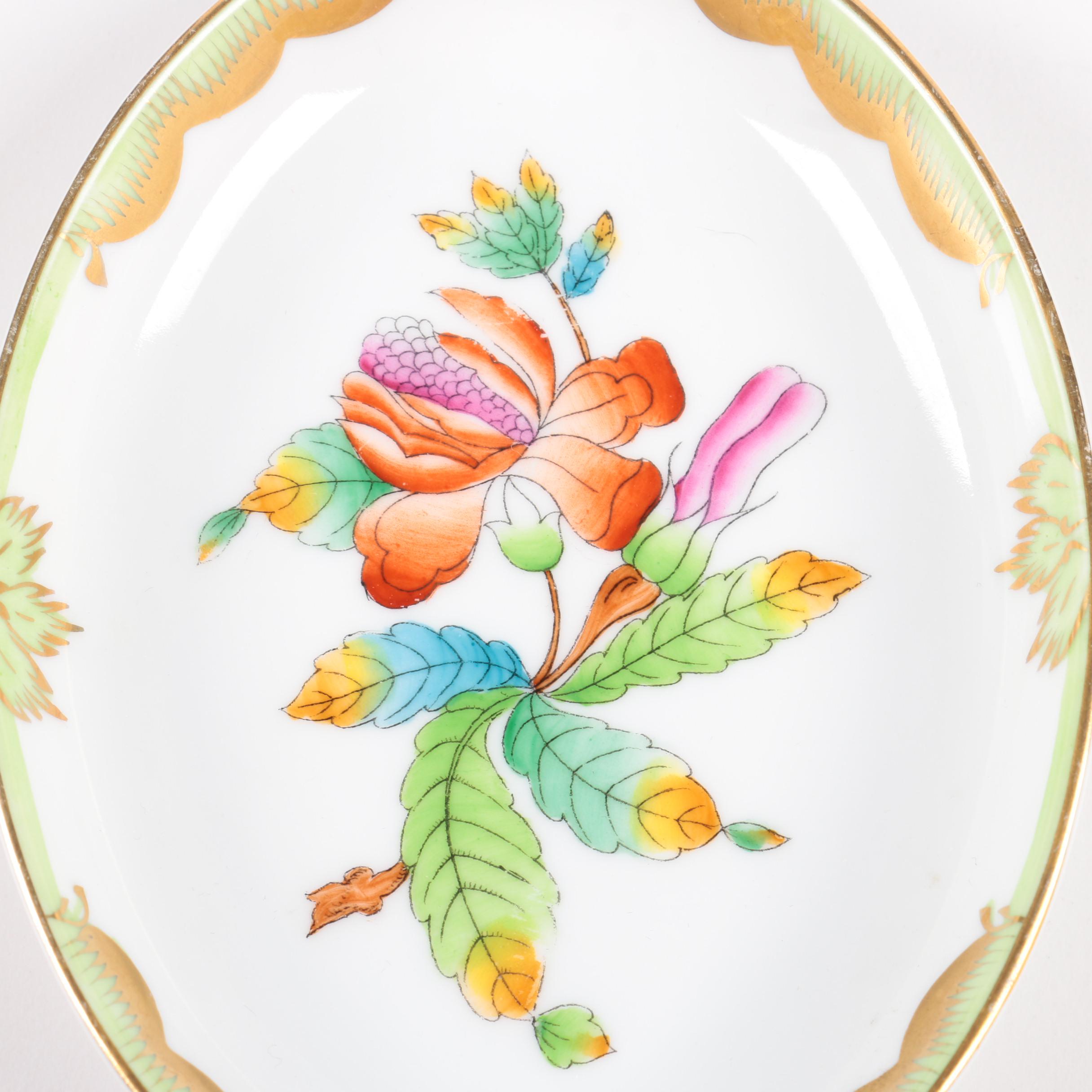 Herend Hungary "Queen Victoria" Ash Receiver