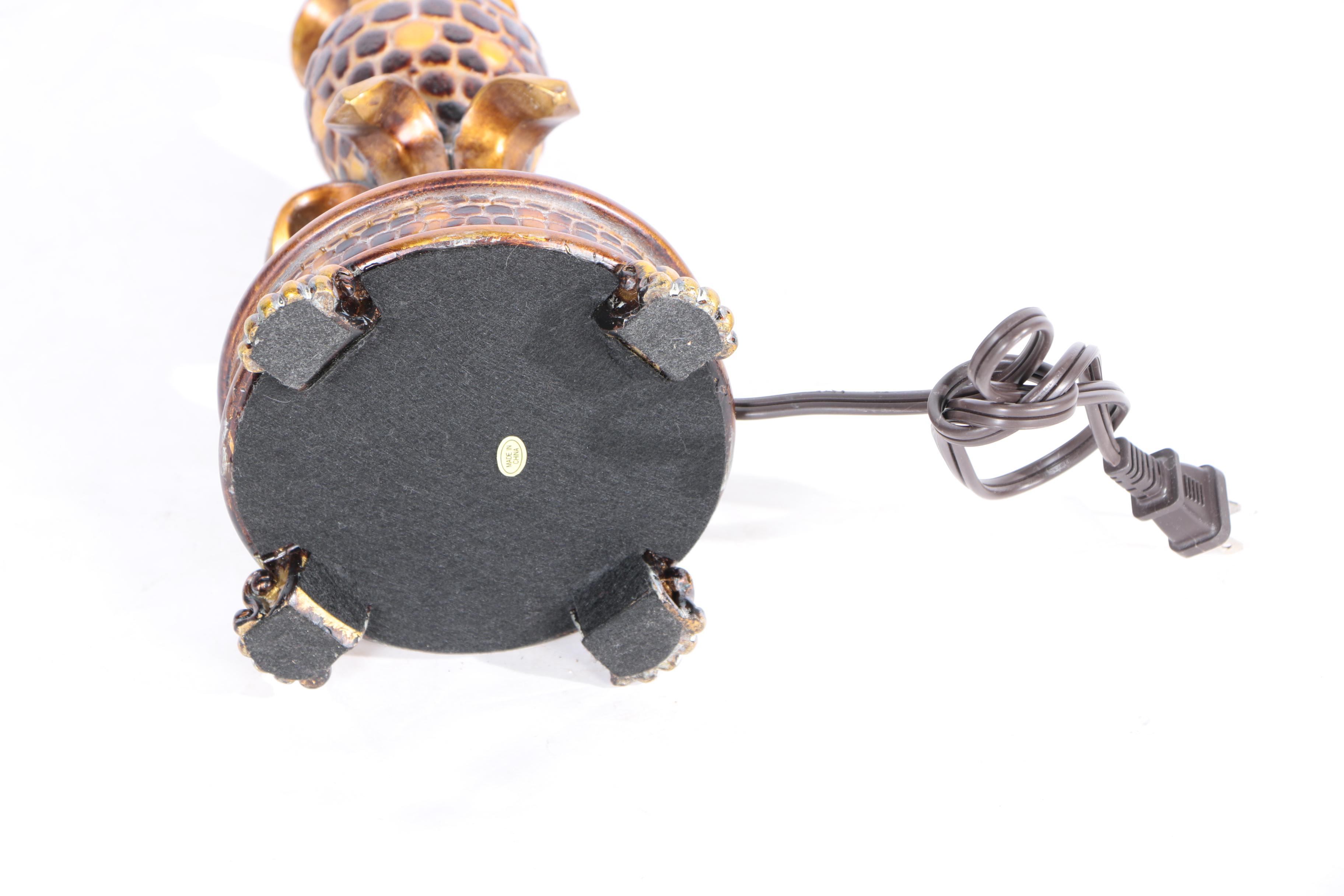 Mosaic Pineapple Motif Table Lamp