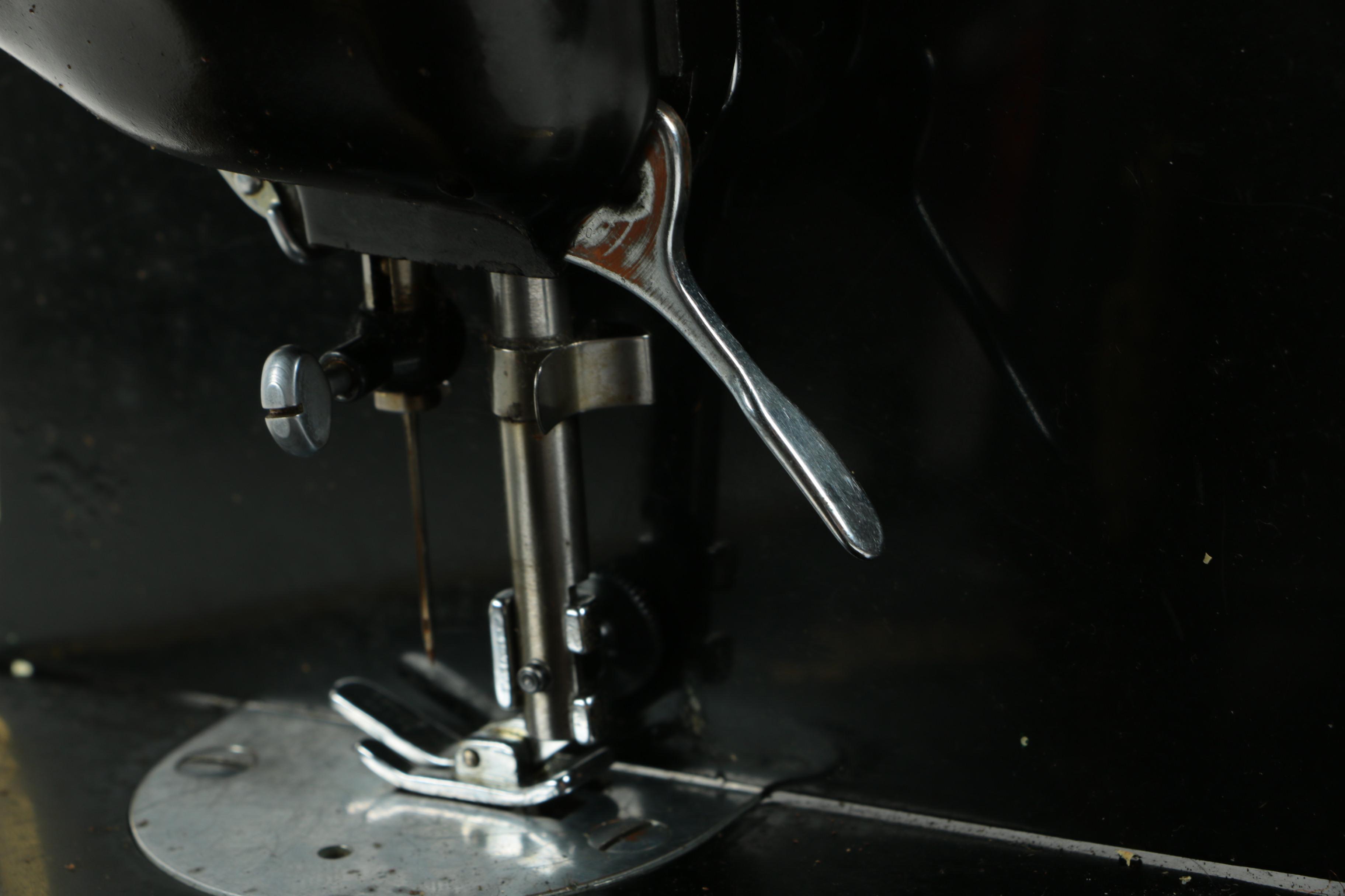 Singer Portable Electric Sewing Machine