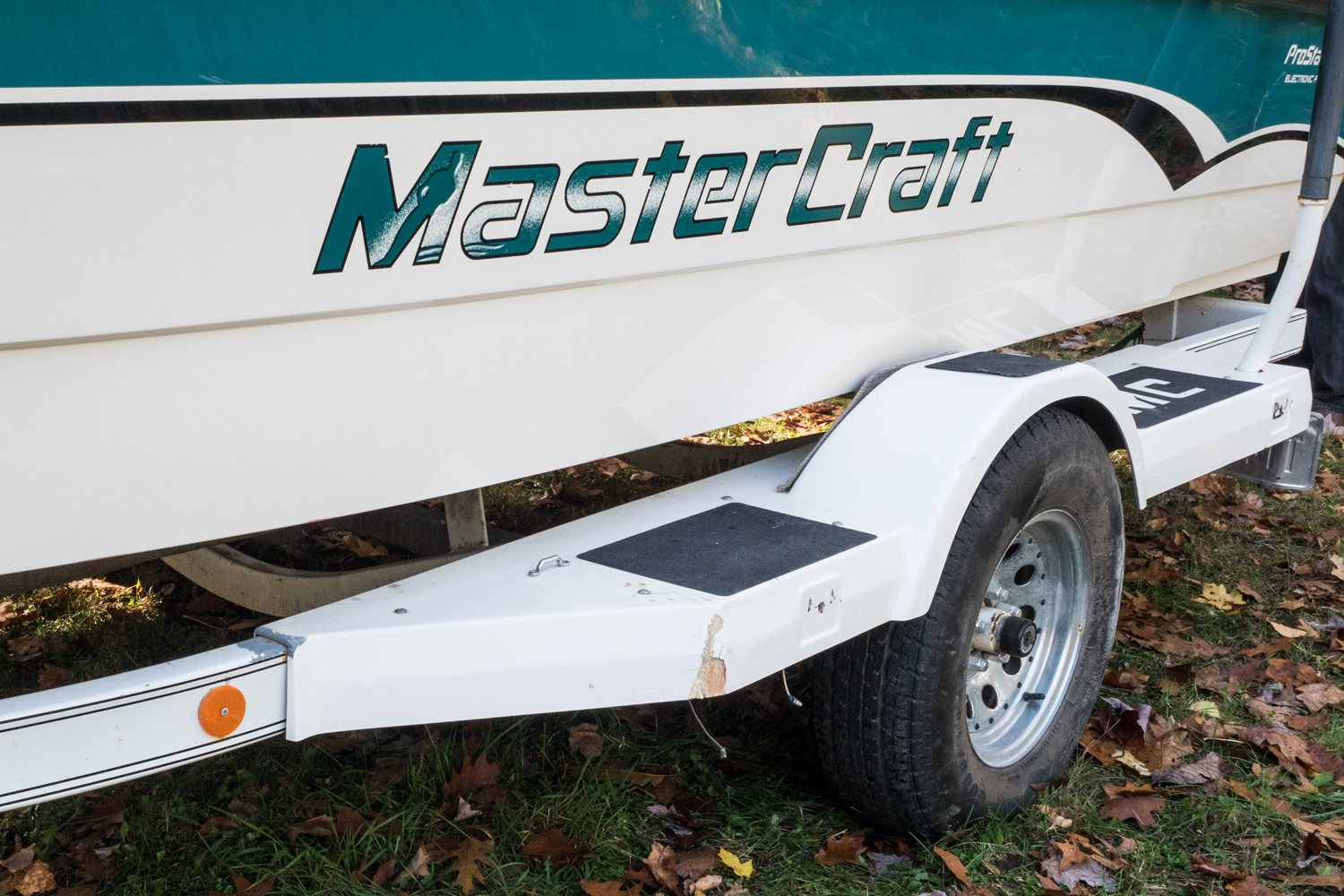 1998 Mastercraft "ProStar 205" Ski Boat with Trailer