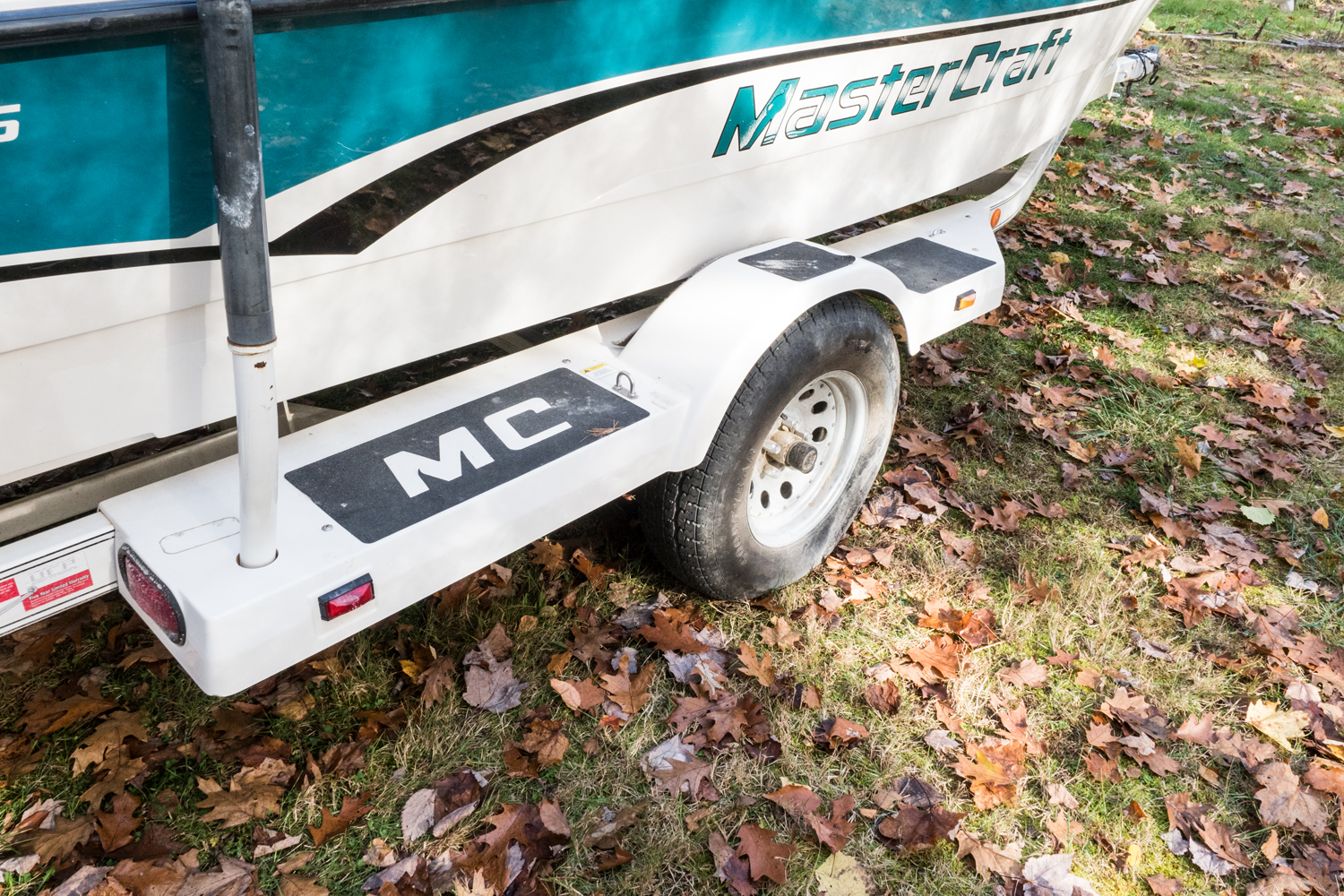 1998 Mastercraft "ProStar 205" Ski Boat with Trailer