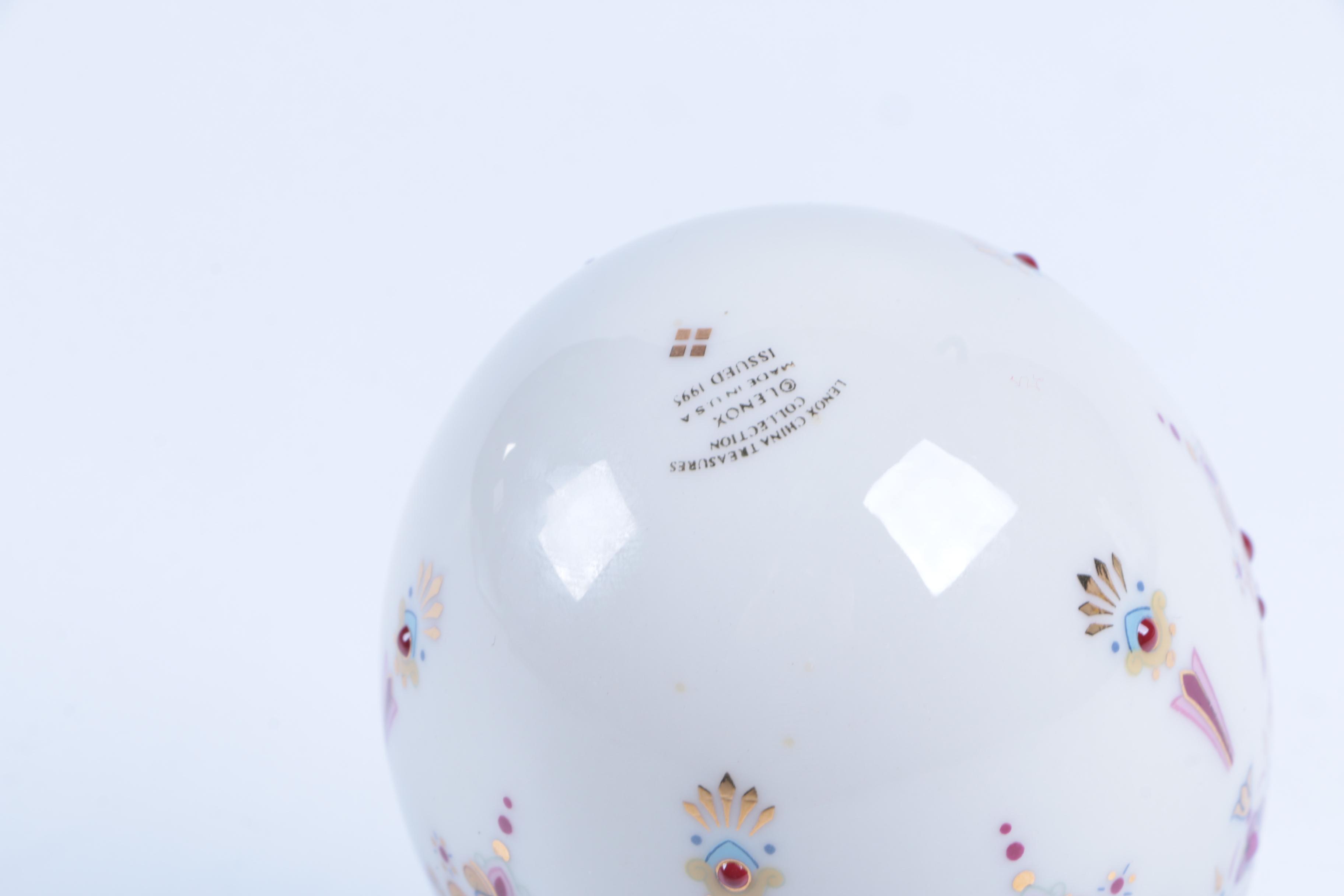 Lenox "China Treasures" Porcelain Egg Issued in 1995