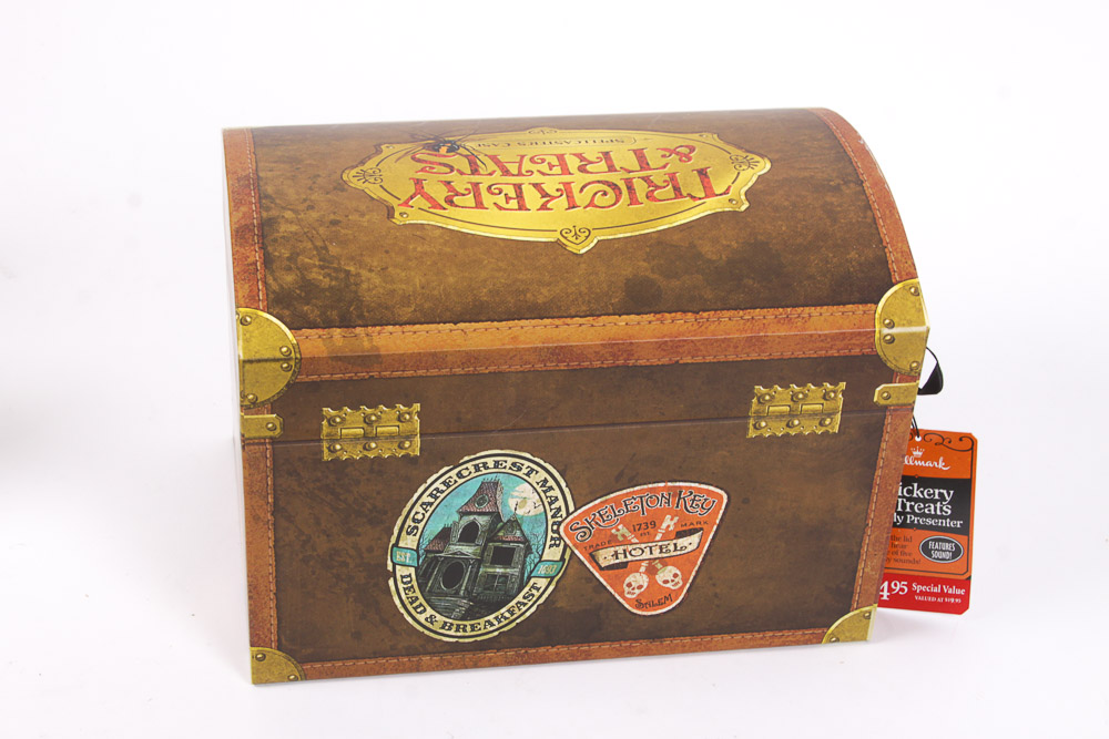 Halloween Hallmark Hauntington Collection