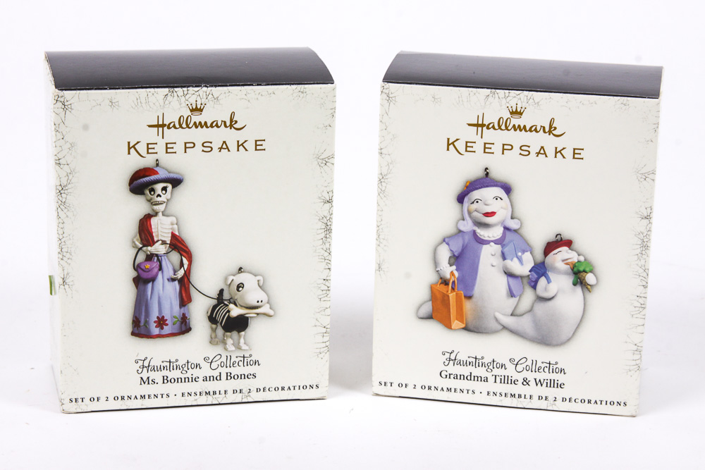 Halloween Hallmark Hauntington Collection