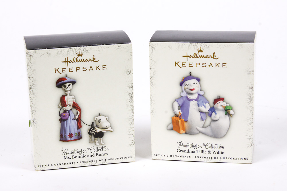 Halloween Hallmark Hauntington Collection