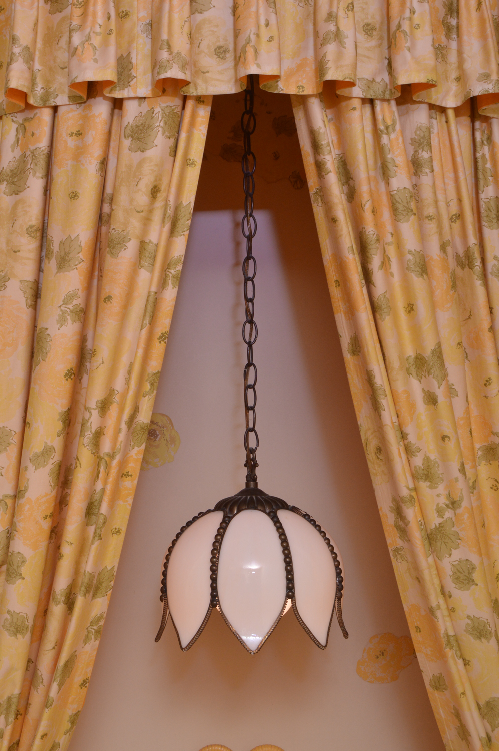 Vintage Slag Glass Tulip Swag Pendant Lights