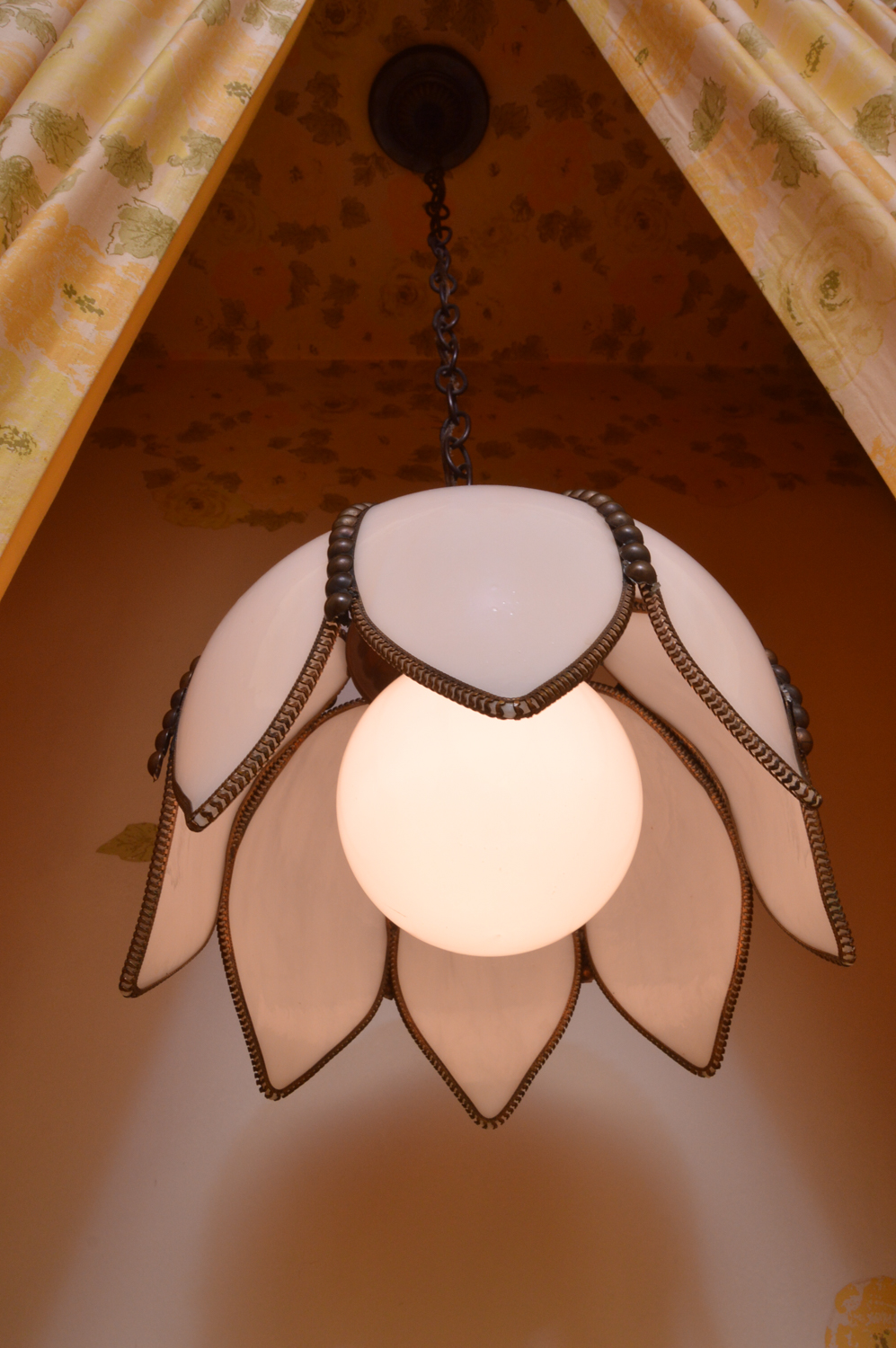 Vintage Slag Glass Tulip Swag Pendant Lights