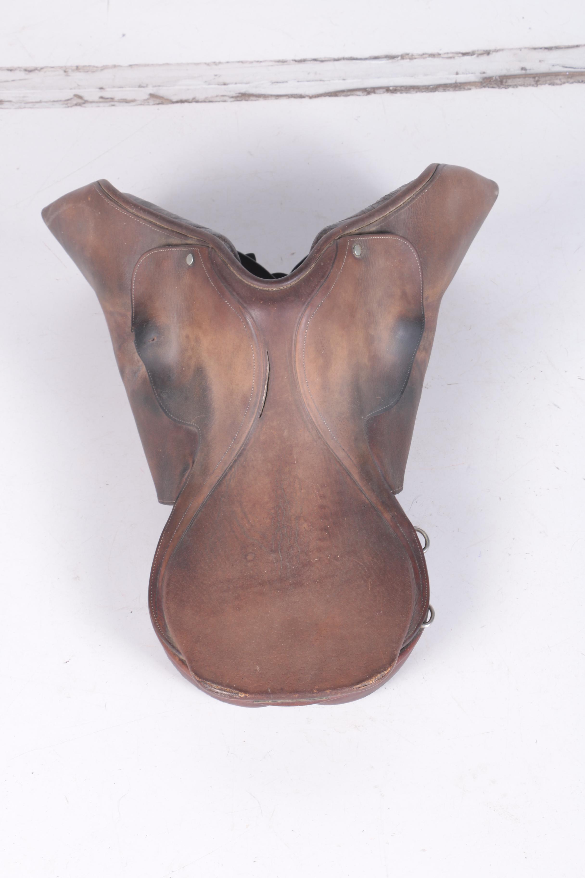 Vintage Brown Leather Close Contact Saddle