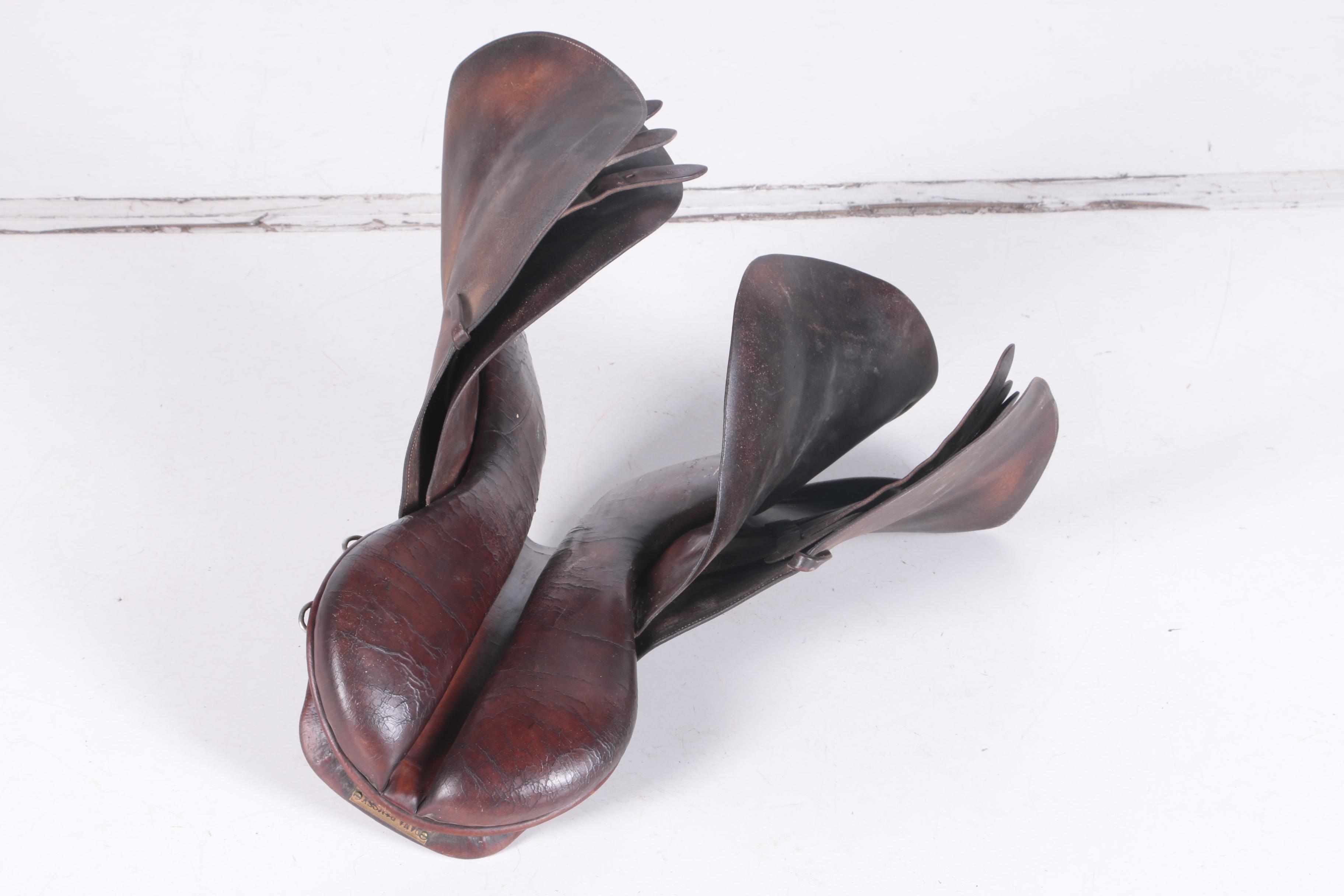 Vintage Brown Leather Close Contact Saddle