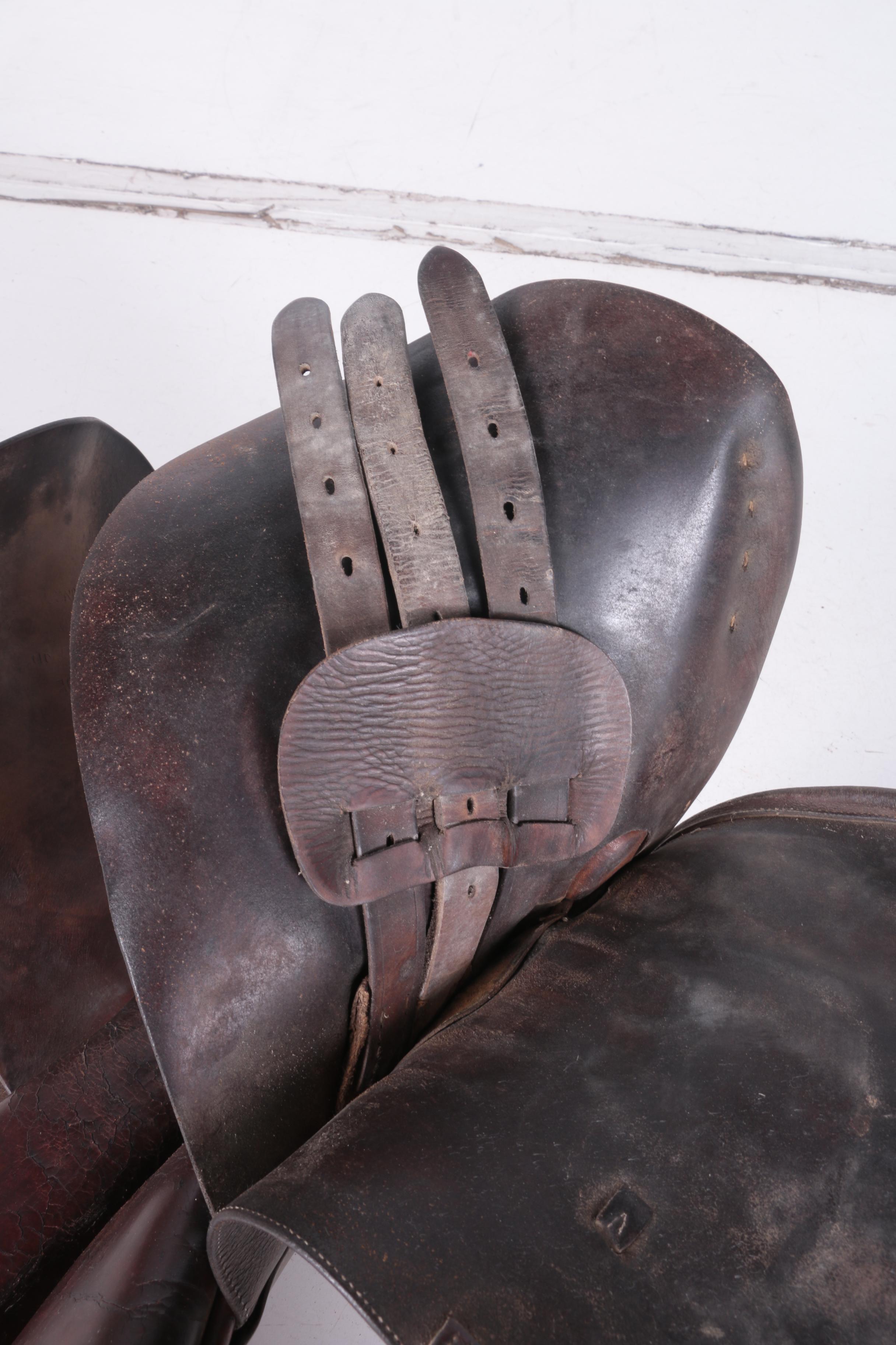 Vintage Brown Leather Close Contact Saddle