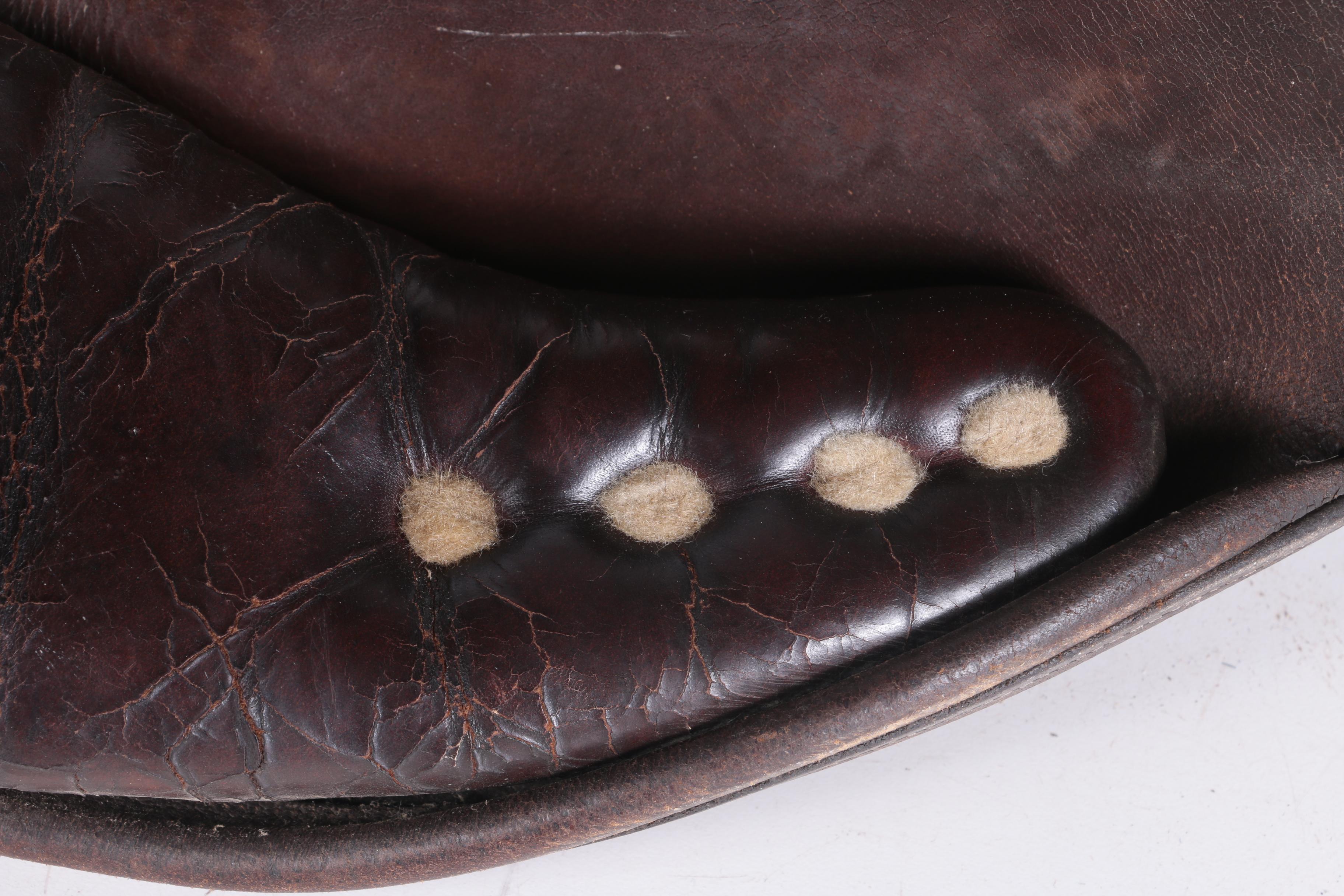 Vintage Brown Leather Close Contact Saddle