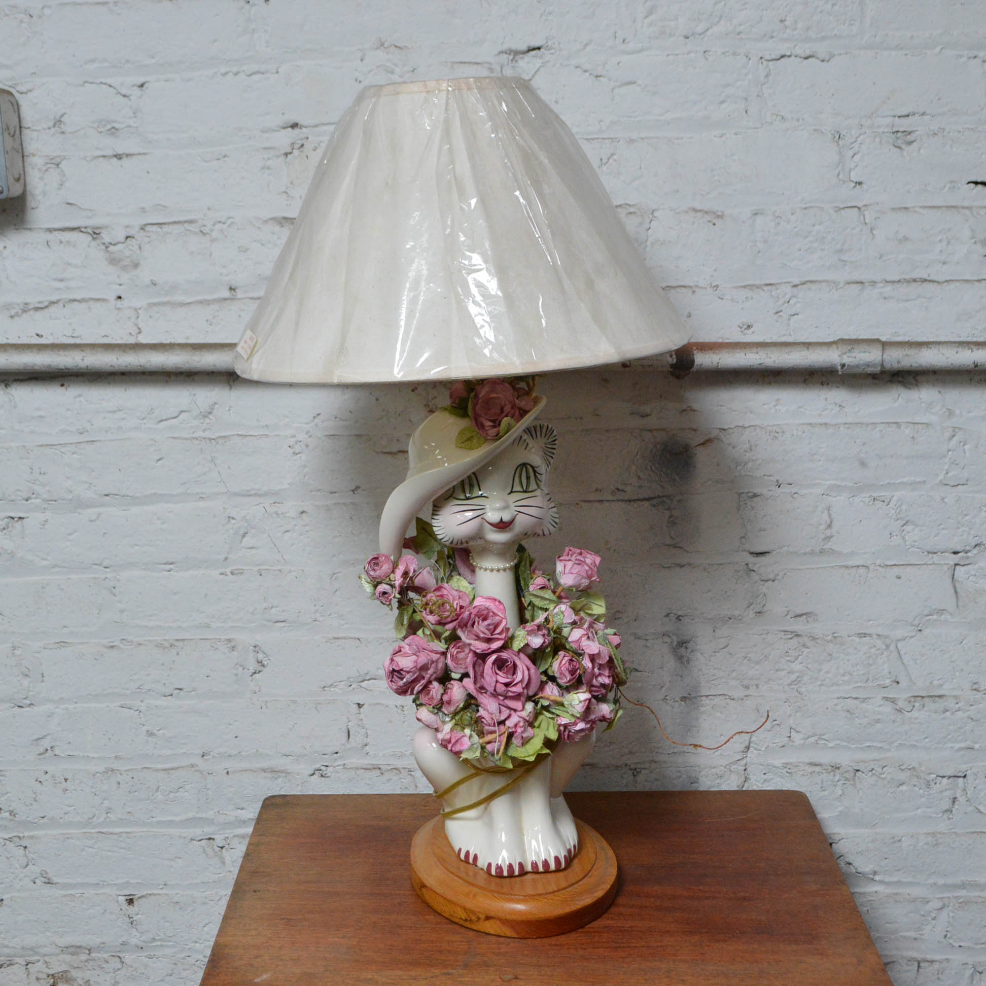 Vintage Porcelain Cat Table Lamp