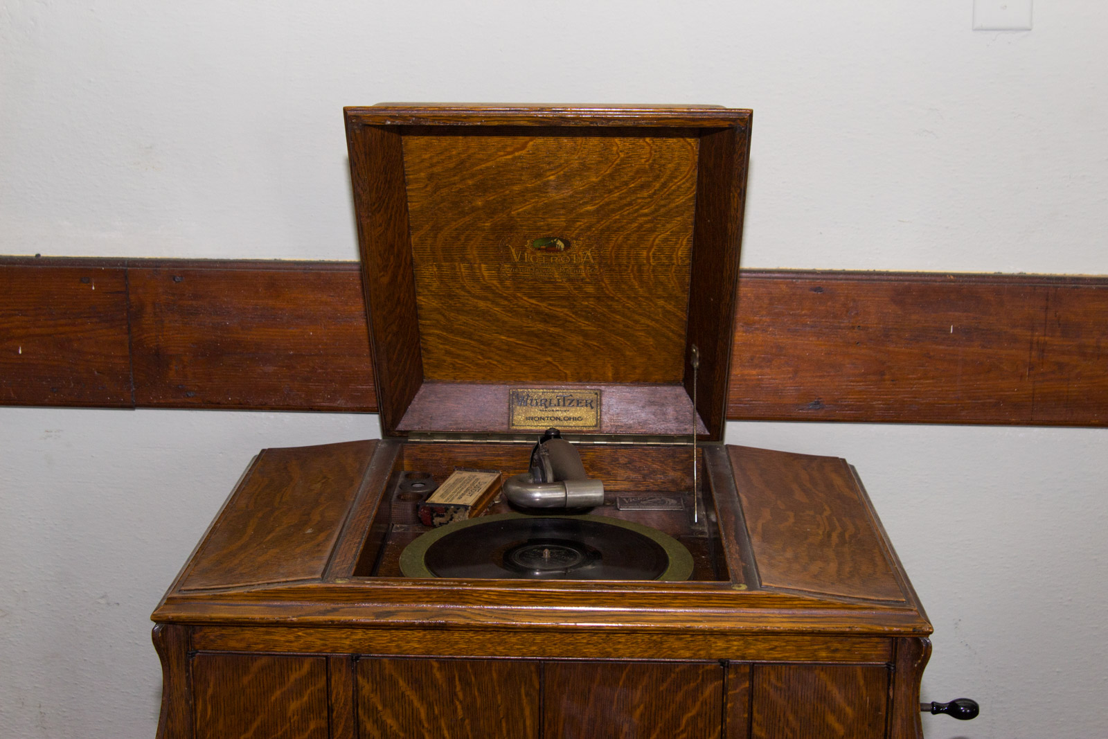 1920s Victrola VV 240 Record Player