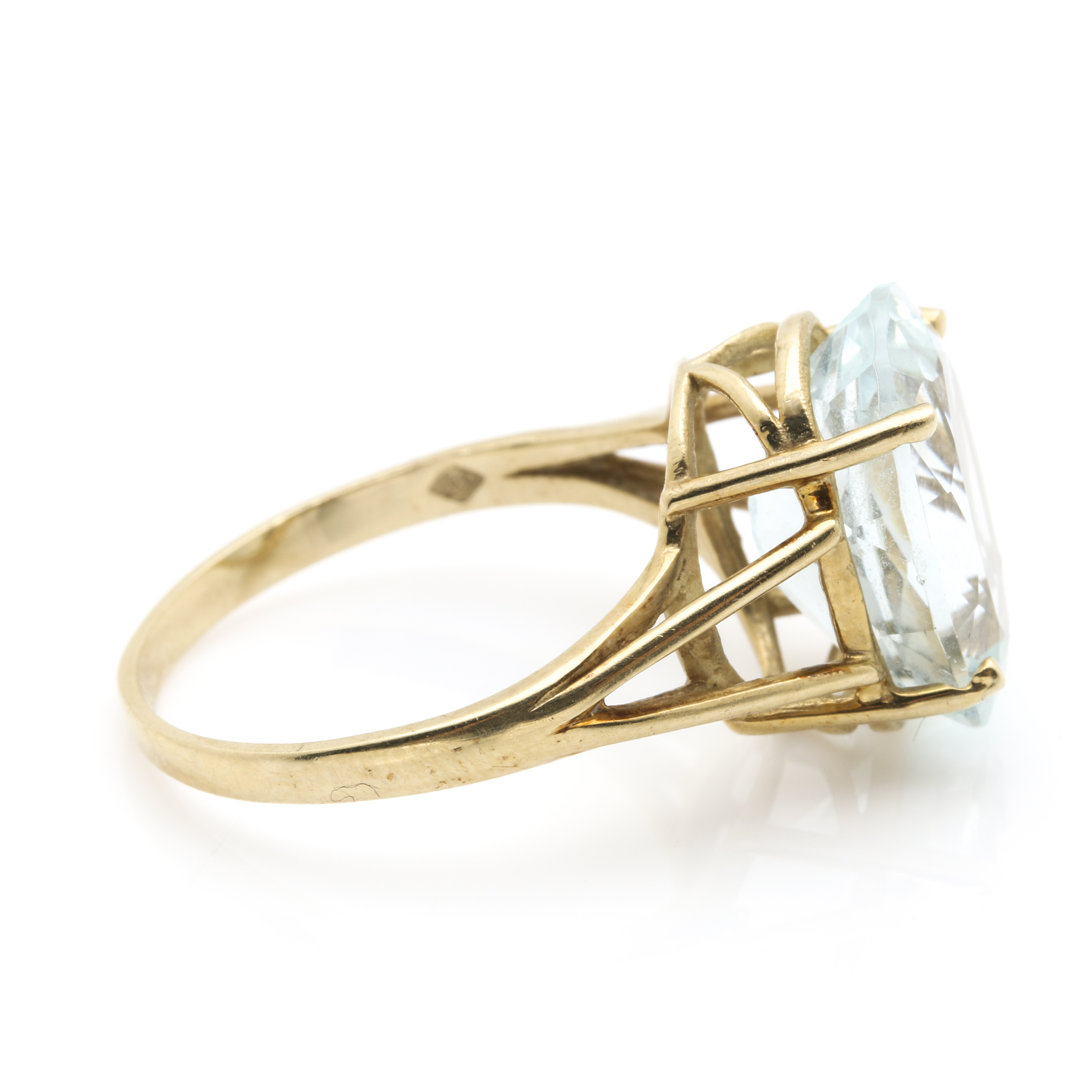 10K Yellow Gold 5.65 CT Aquamarine Ring