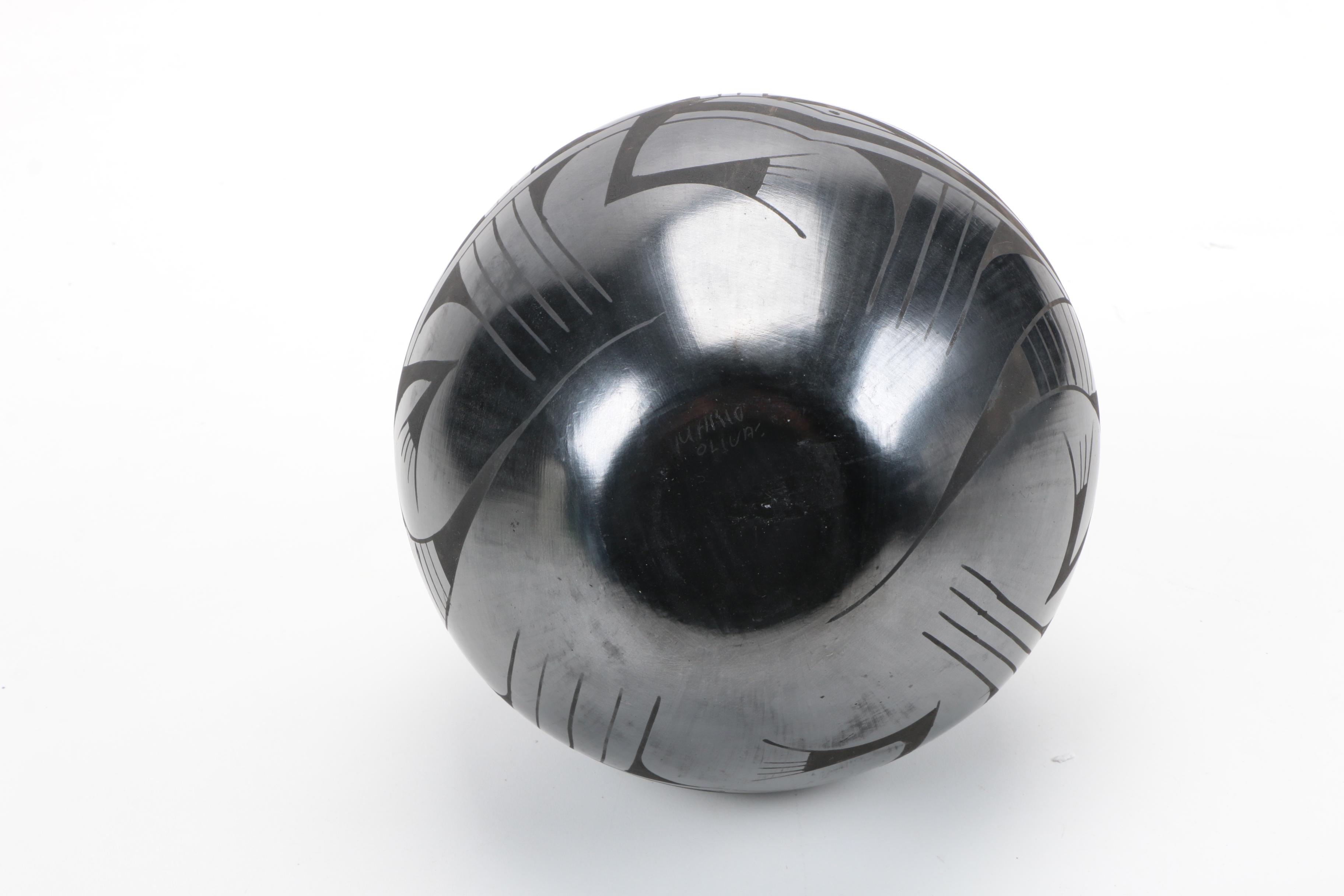 Mata Ortiz Blackware Lizard Motif Jar Signed Mario Oliva