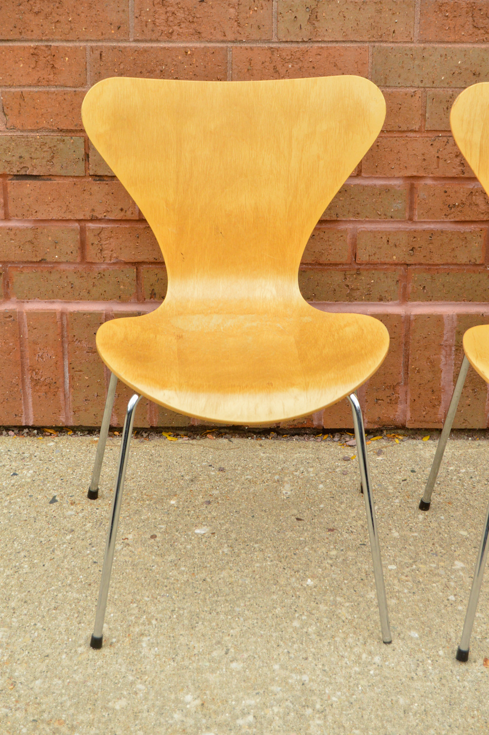 Pair of Danish Modern Chairs by Arne Jacobsen for Fritz Hansen