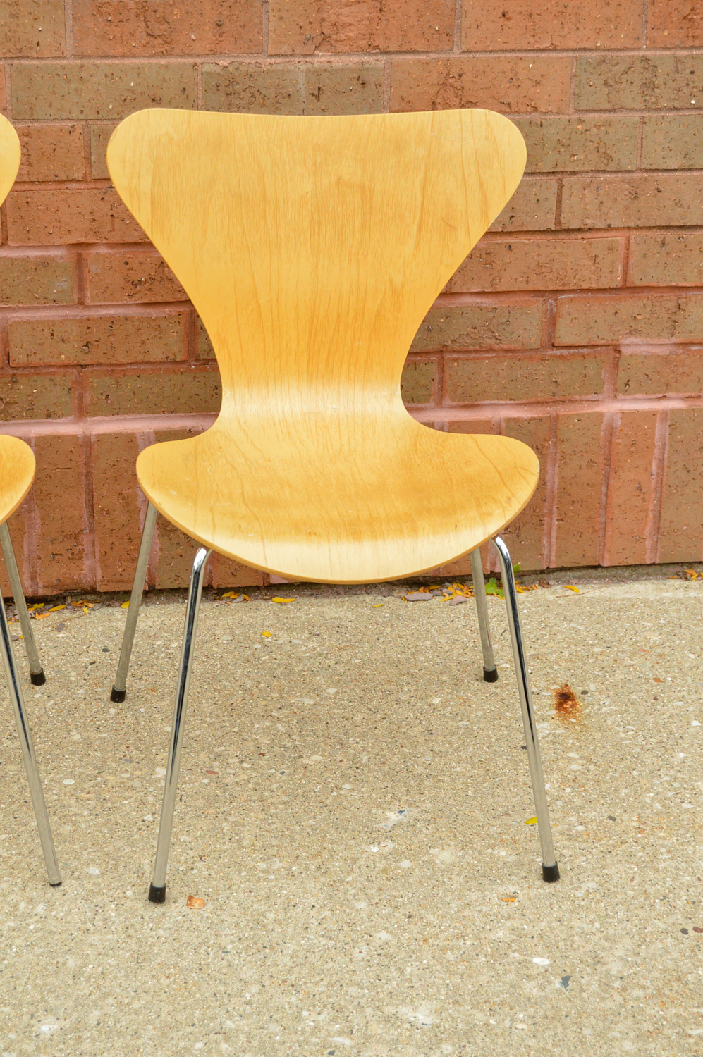 Pair of Danish Modern Chairs by Arne Jacobsen for Fritz Hansen