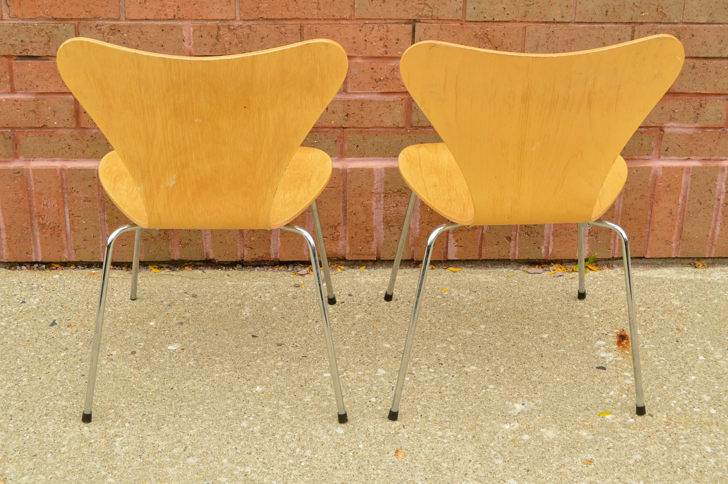 Pair of Danish Modern Chairs by Arne Jacobsen for Fritz Hansen