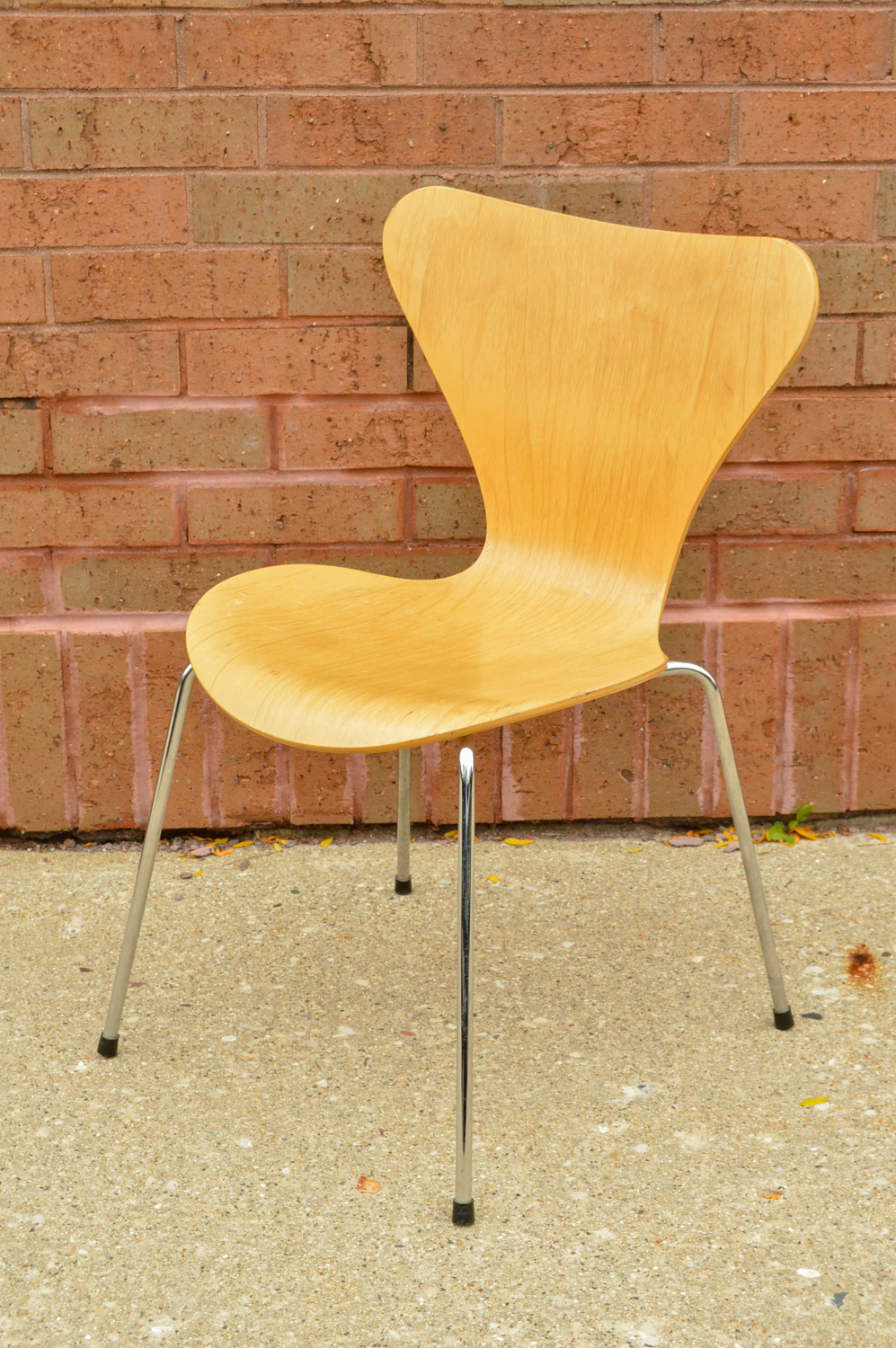 Pair of Danish Modern Chairs by Arne Jacobsen for Fritz Hansen
