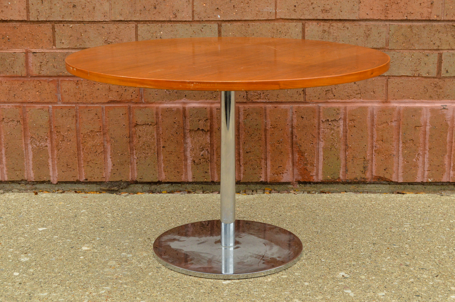 Mid Century Modern Style Pedestal Table