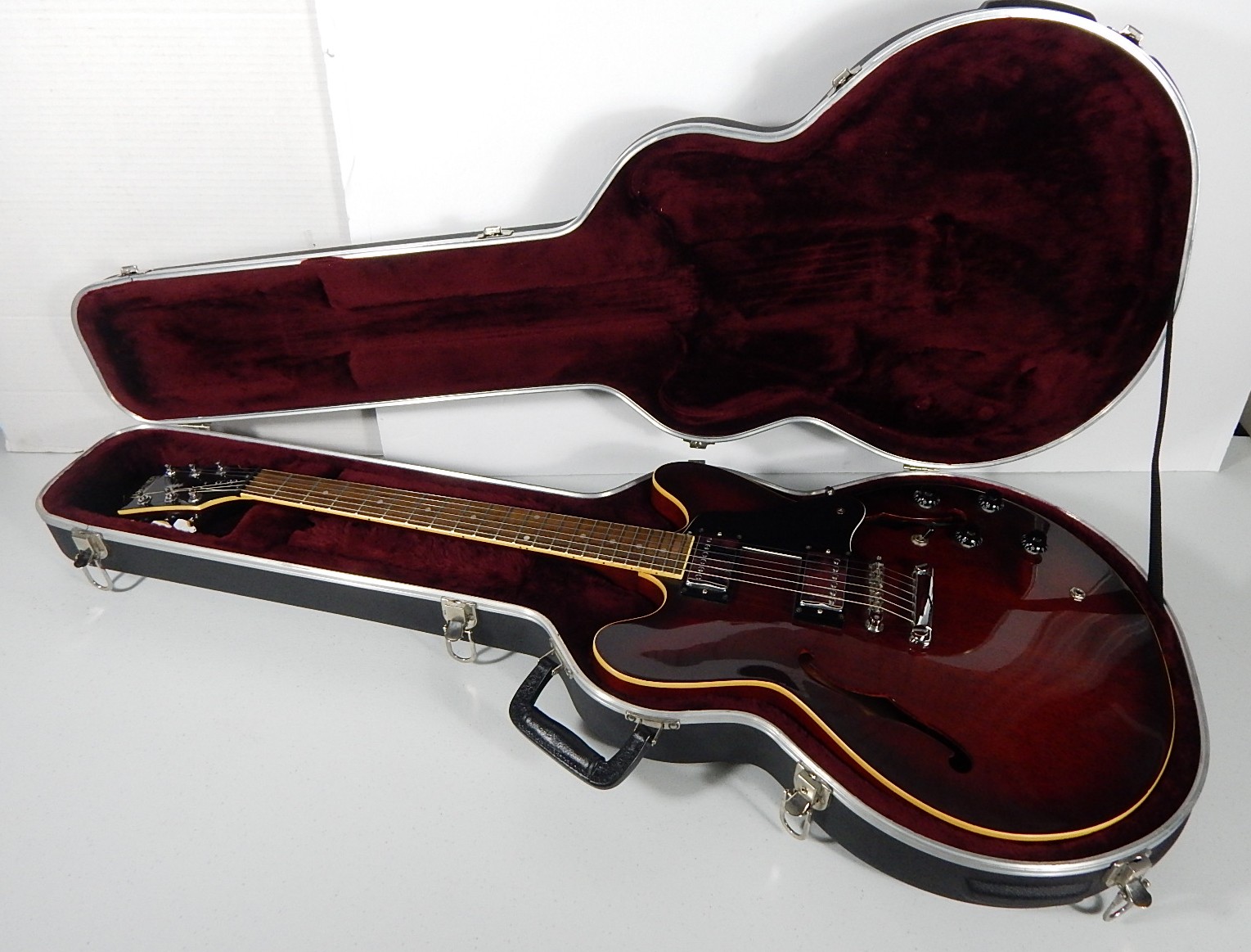 Hohner Professional SE 35 Hollow Body Electric Guitar and Case