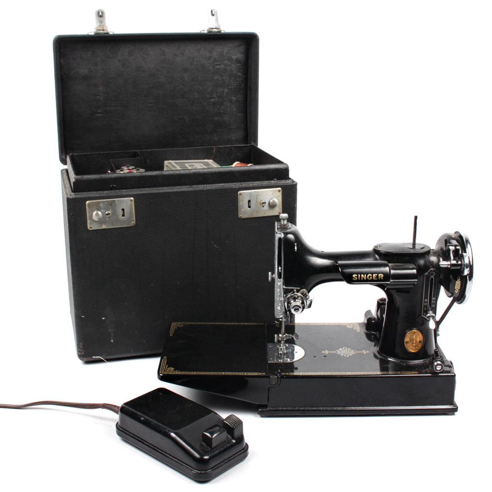 Vintage Singer "Featherweight" Portable Sewing Machine